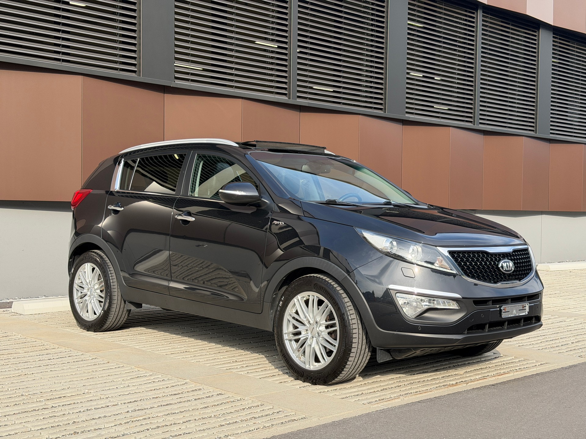 KIA Sportage 2.0 CRDi Trend 4WD Automatic *Facelift* *Panorama*-image-2