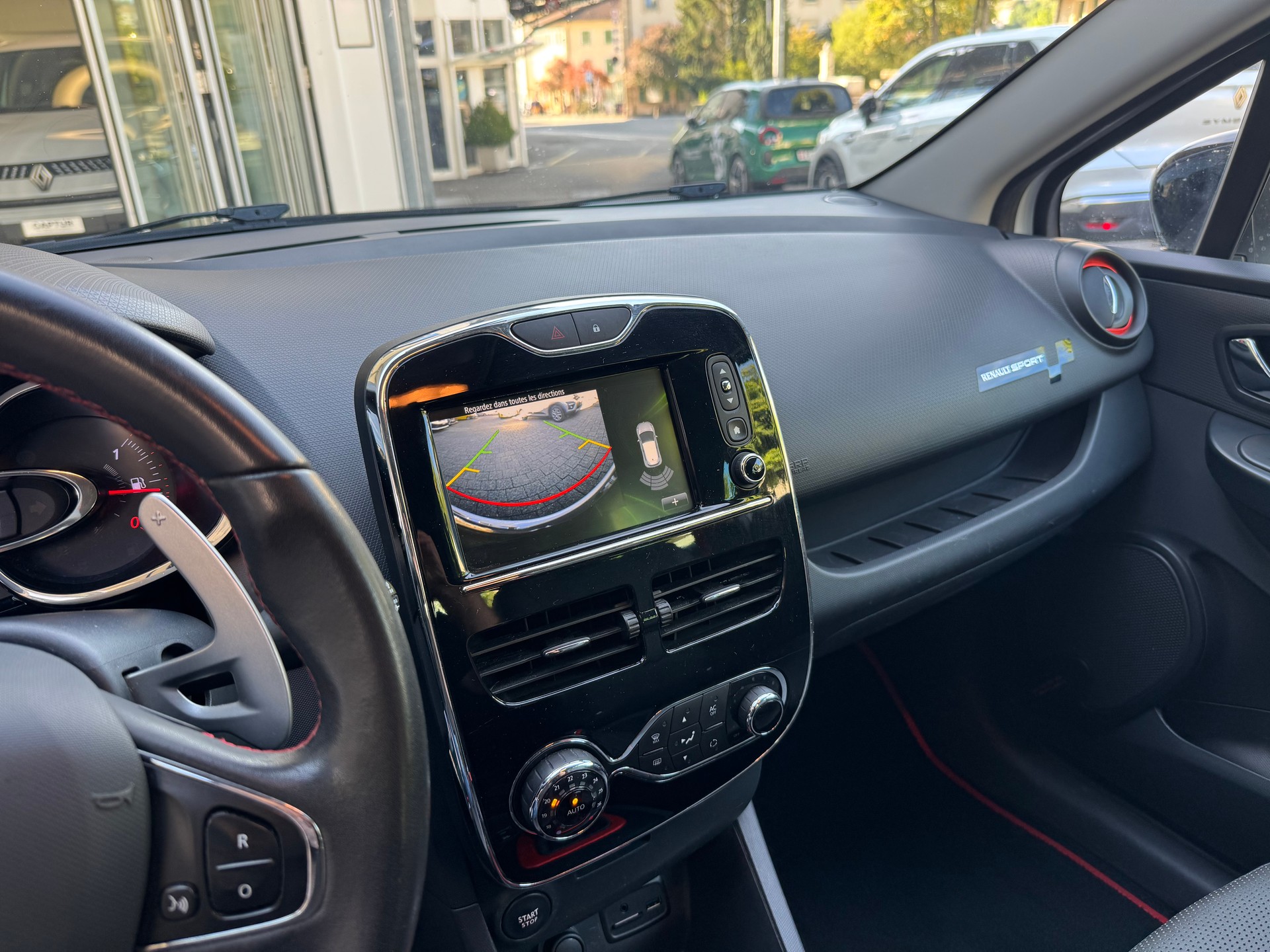 RENAULT Clio 1.6 T RS 200 EDC-image-14