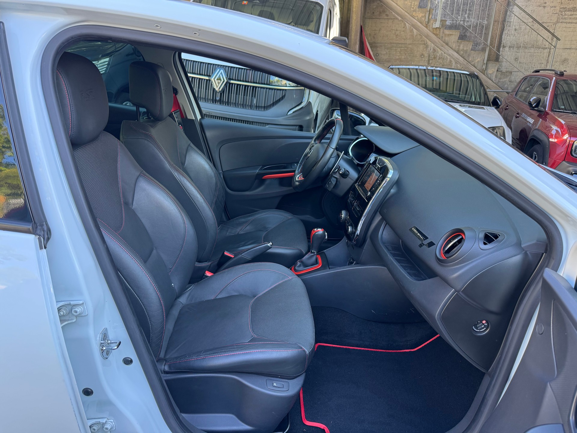 RENAULT Clio 1.6 T RS 200 EDC-image-8