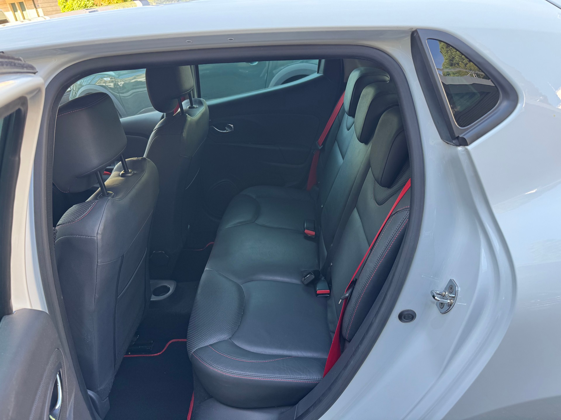 RENAULT Clio 1.6 T RS 200 EDC-image-12