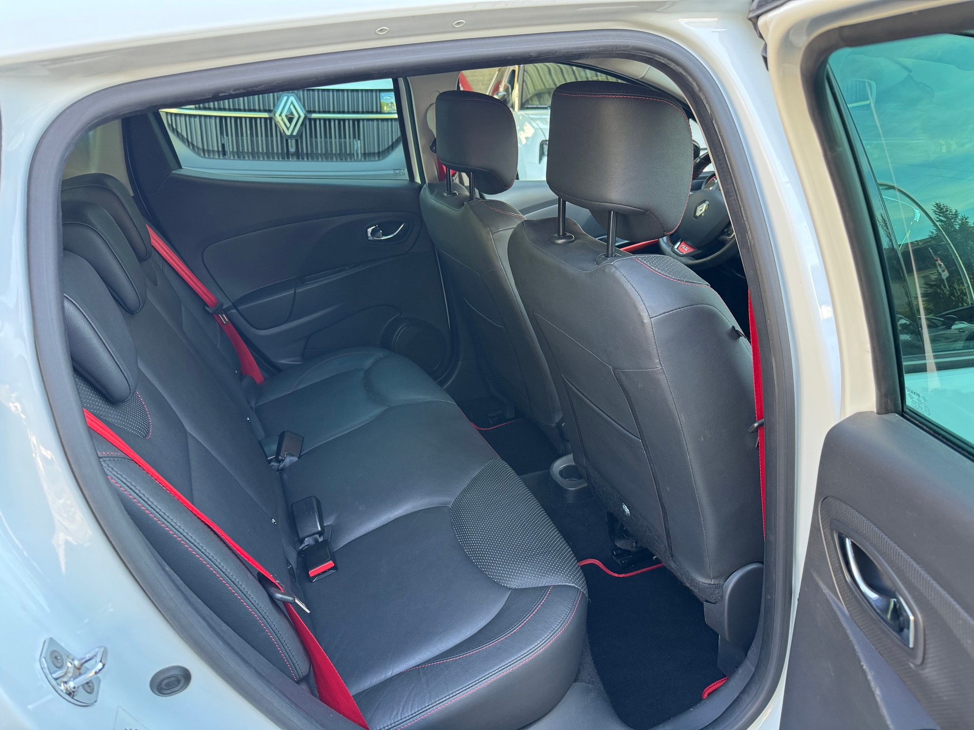 RENAULT Clio 1.6 T RS 200 EDC-image-10