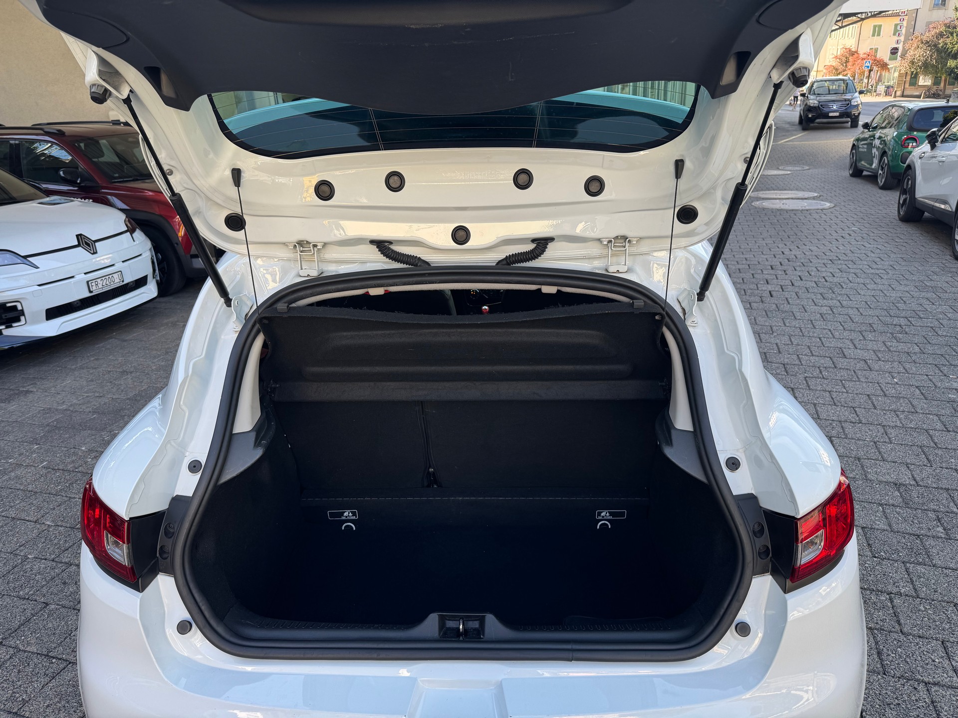 RENAULT Clio 1.6 T RS 200 EDC-image-11