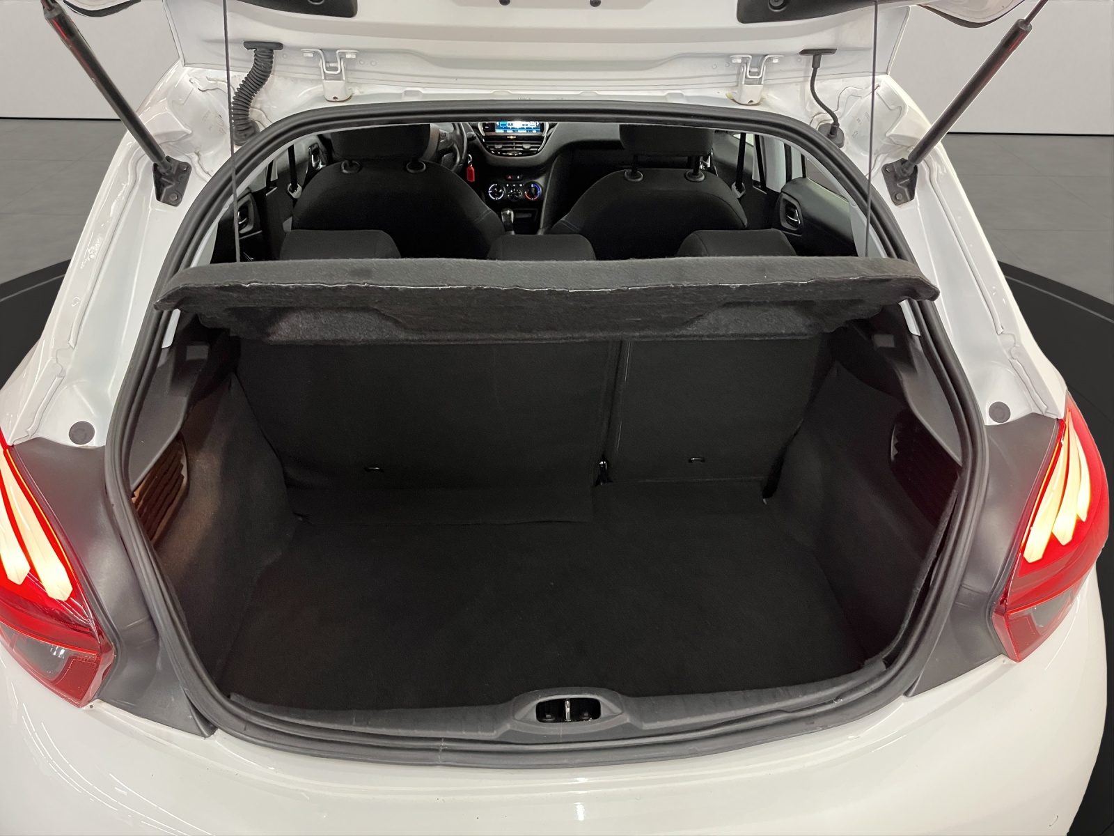 PEUGEOT 208 1.2 PureTech Signature S/S-image-14