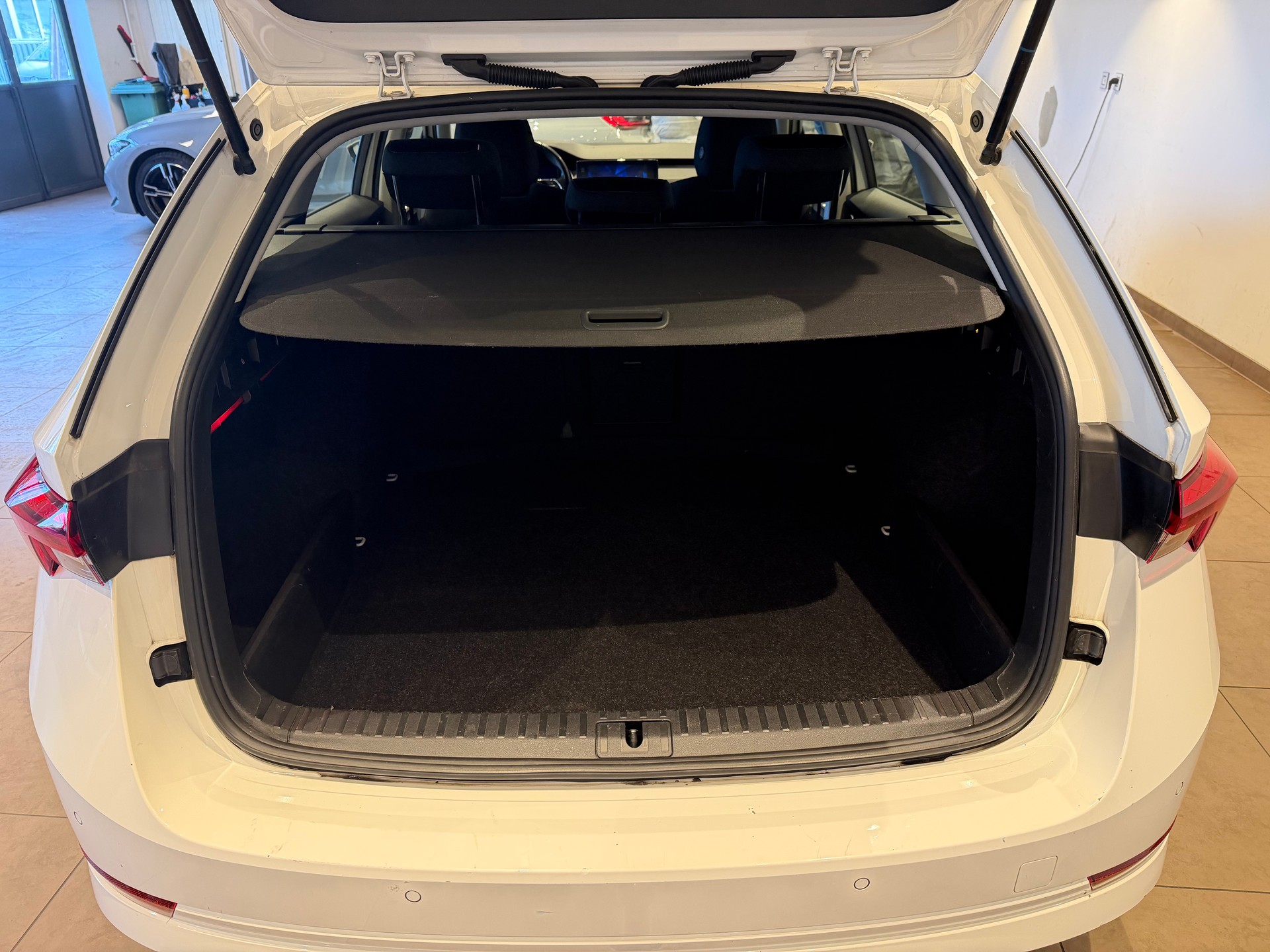SKODA Octavia Combi 2.0 TDI Ambition 4x4 DSG-image-6