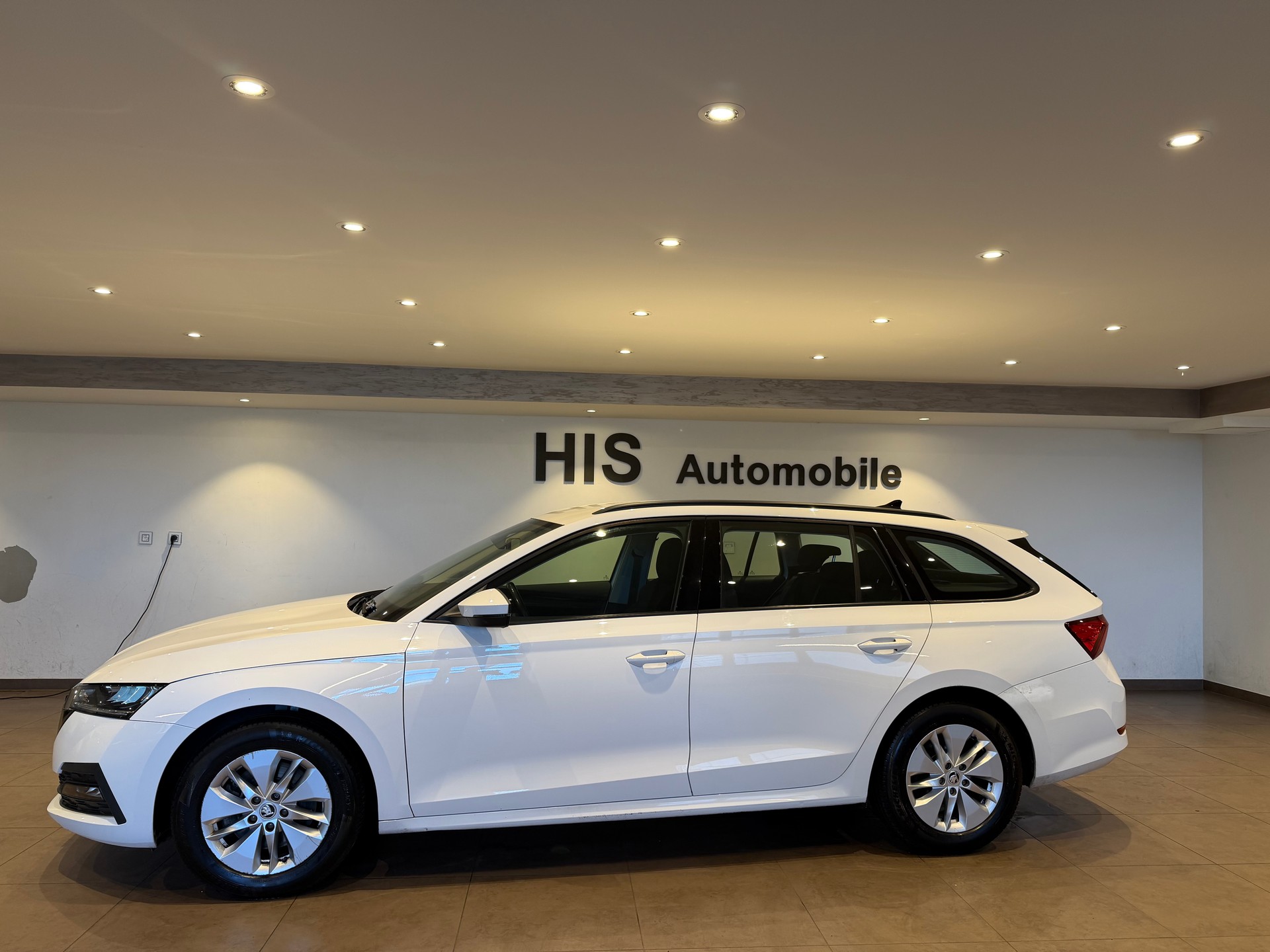 SKODA Octavia Combi 2.0 TDI Ambition 4x4 DSG-image-2