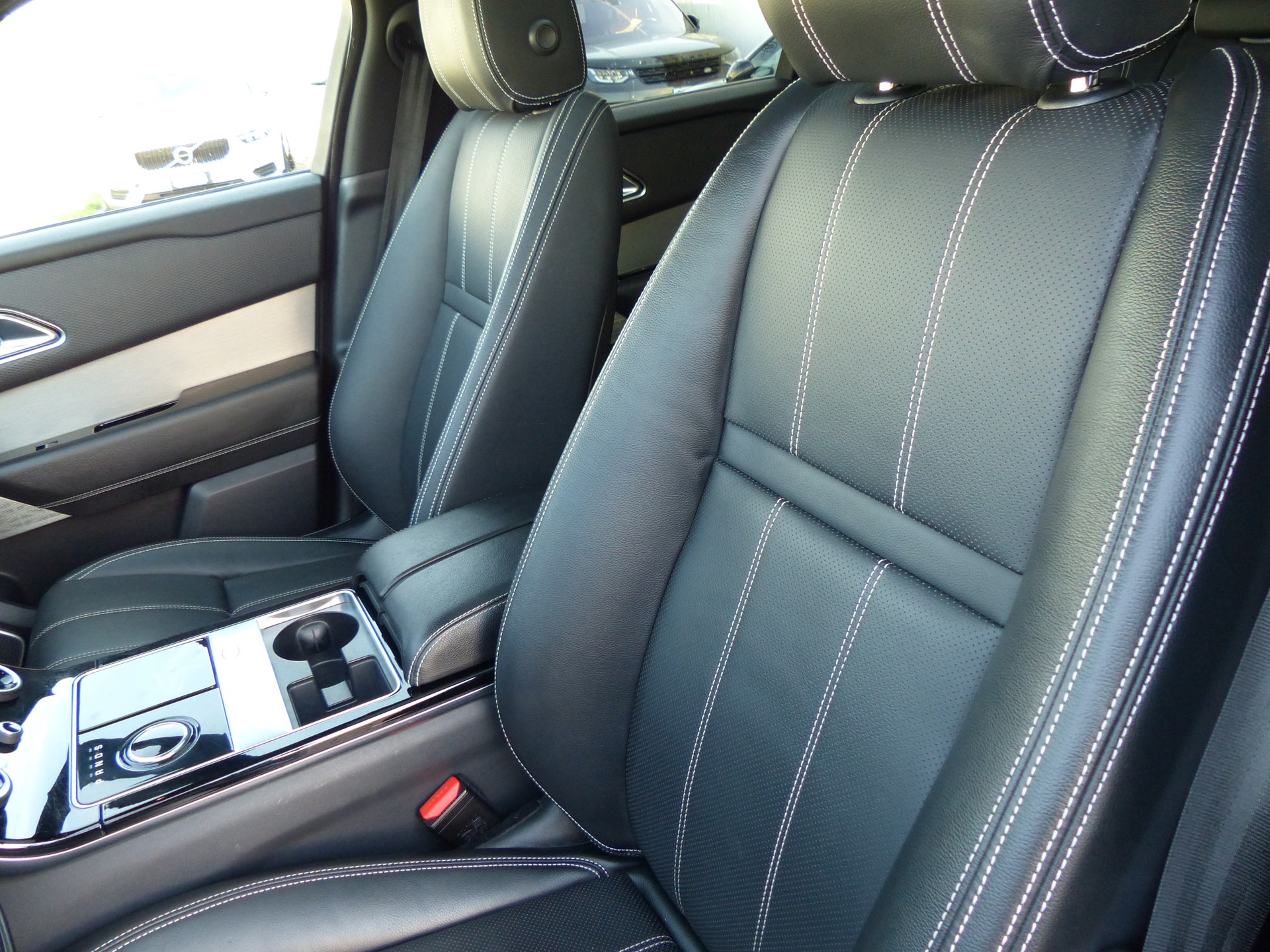 LAND ROVER Range Rover Velar R-Dynamic P 300 SE Automatic-image-4
