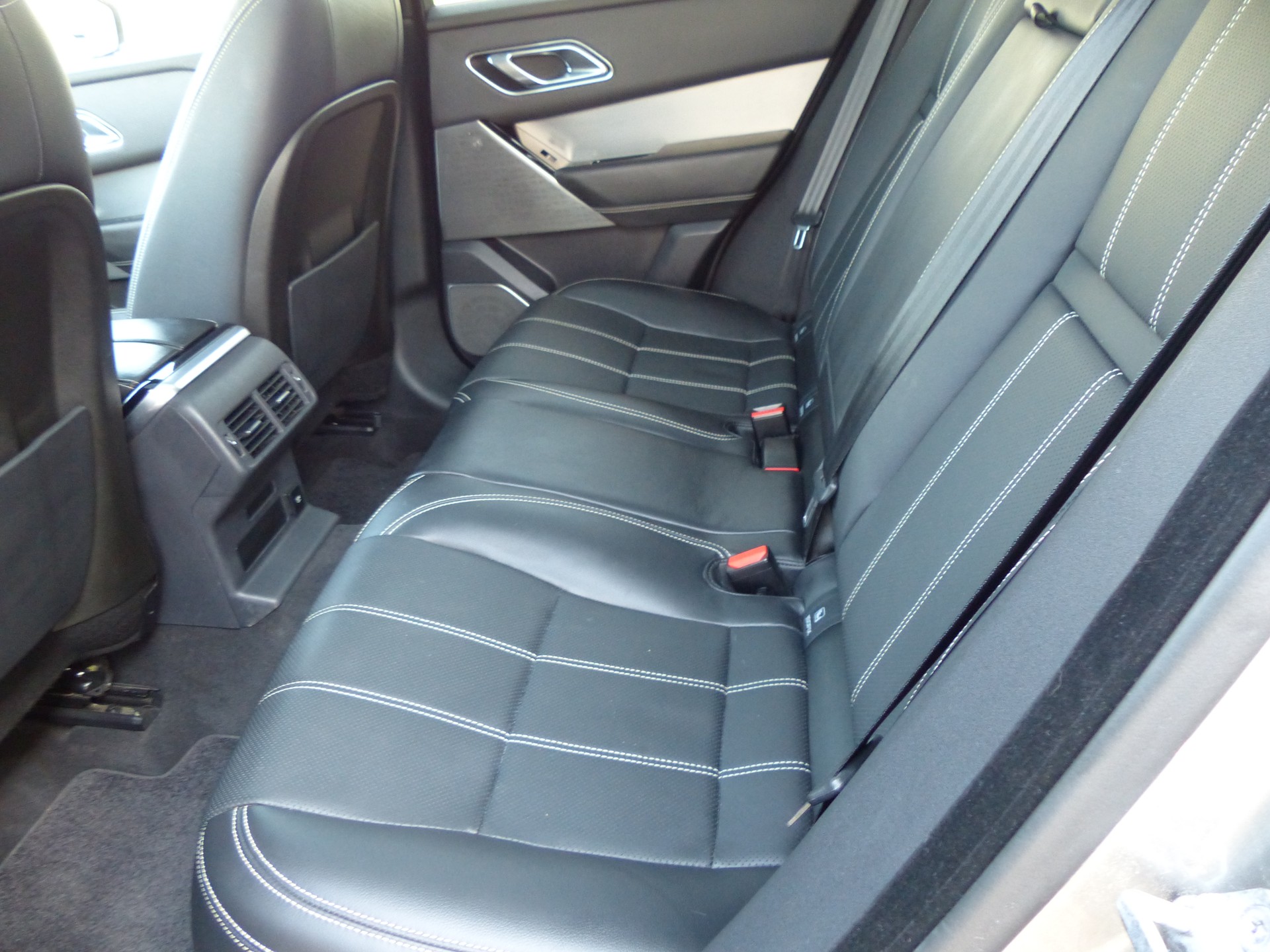 LAND ROVER Range Rover Velar R-Dynamic P 300 SE Automatic-image-13