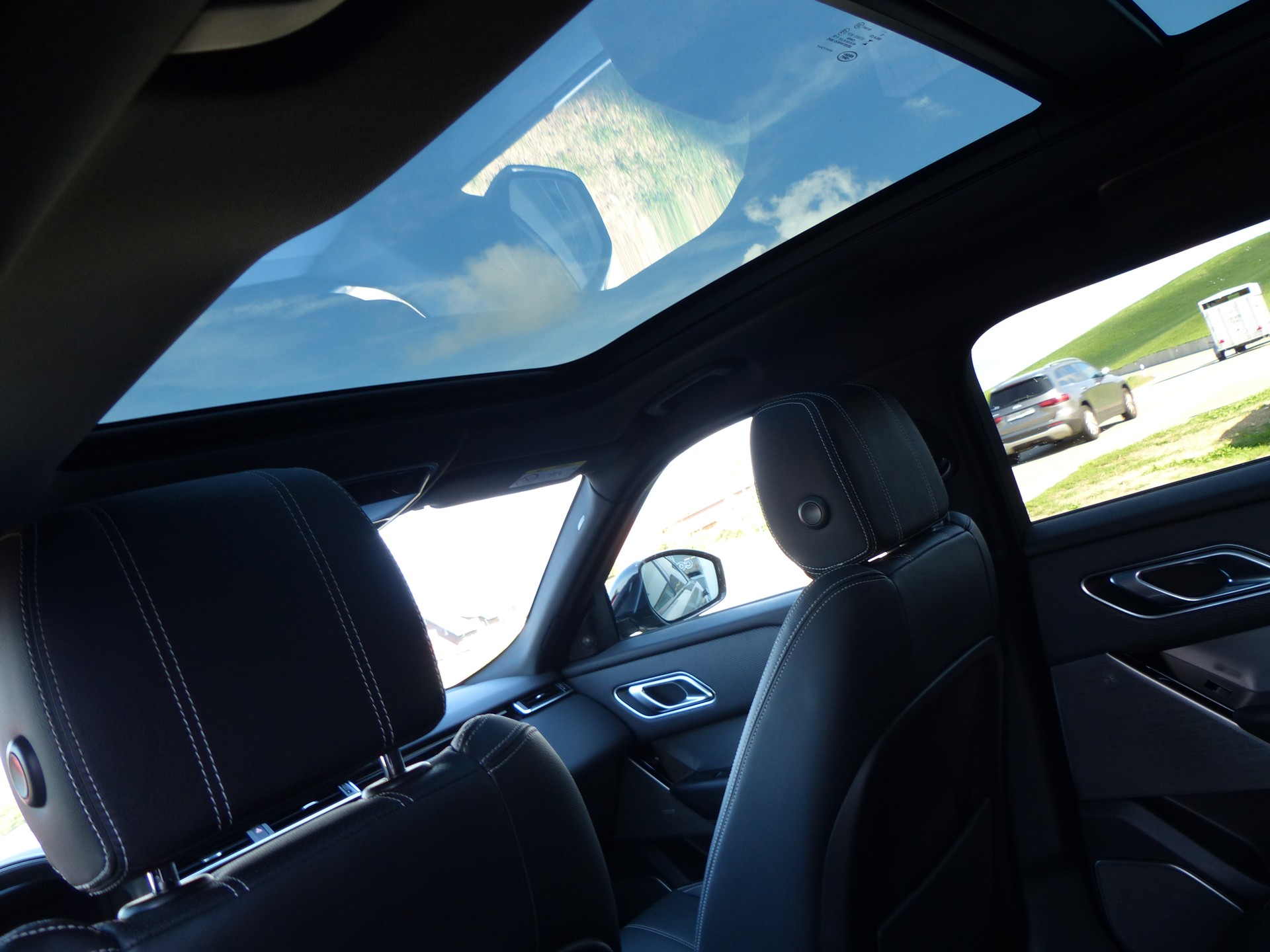 LAND ROVER Range Rover Velar R-Dynamic P 300 SE Automatic-image-12