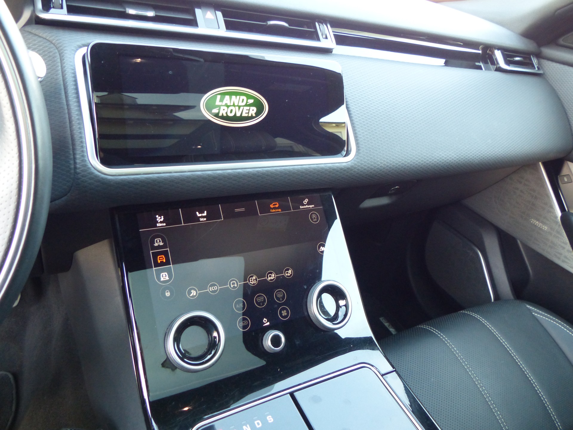 LAND ROVER Range Rover Velar R-Dynamic P 300 SE Automatic-image-8