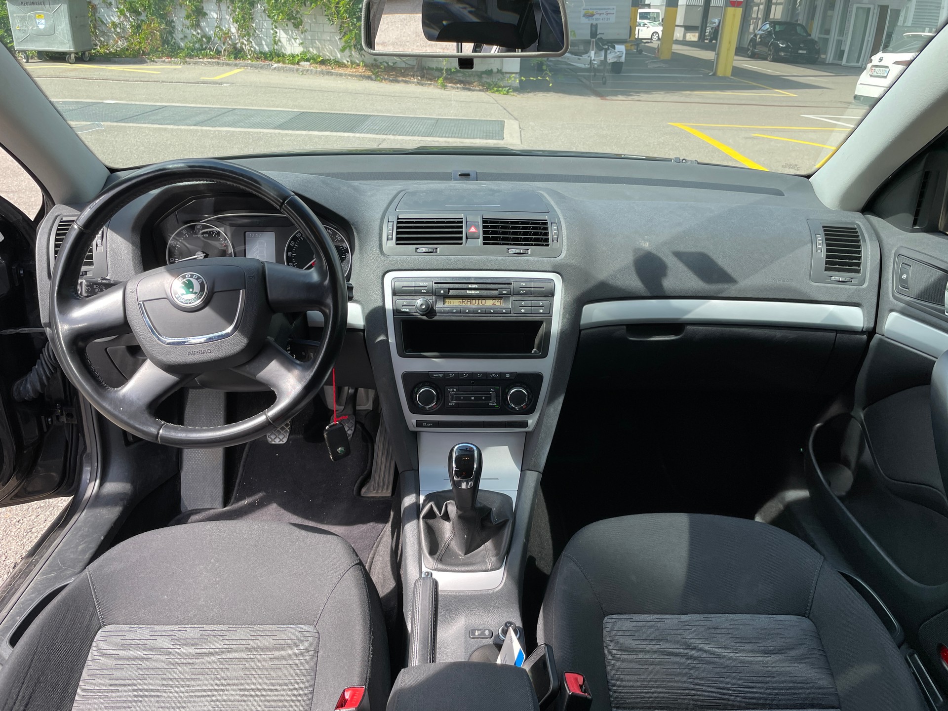 SKODA Octavia Combi 1.8 TSI Adventure 4x4-image-14