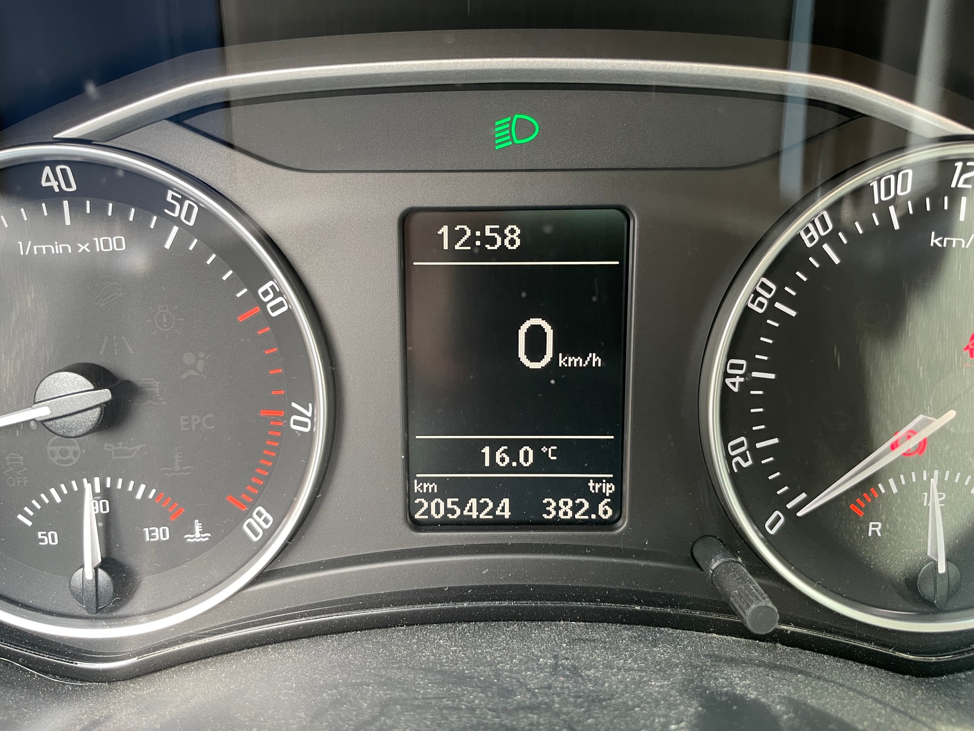SKODA Octavia Combi 1.8 TSI Adventure 4x4-image-16