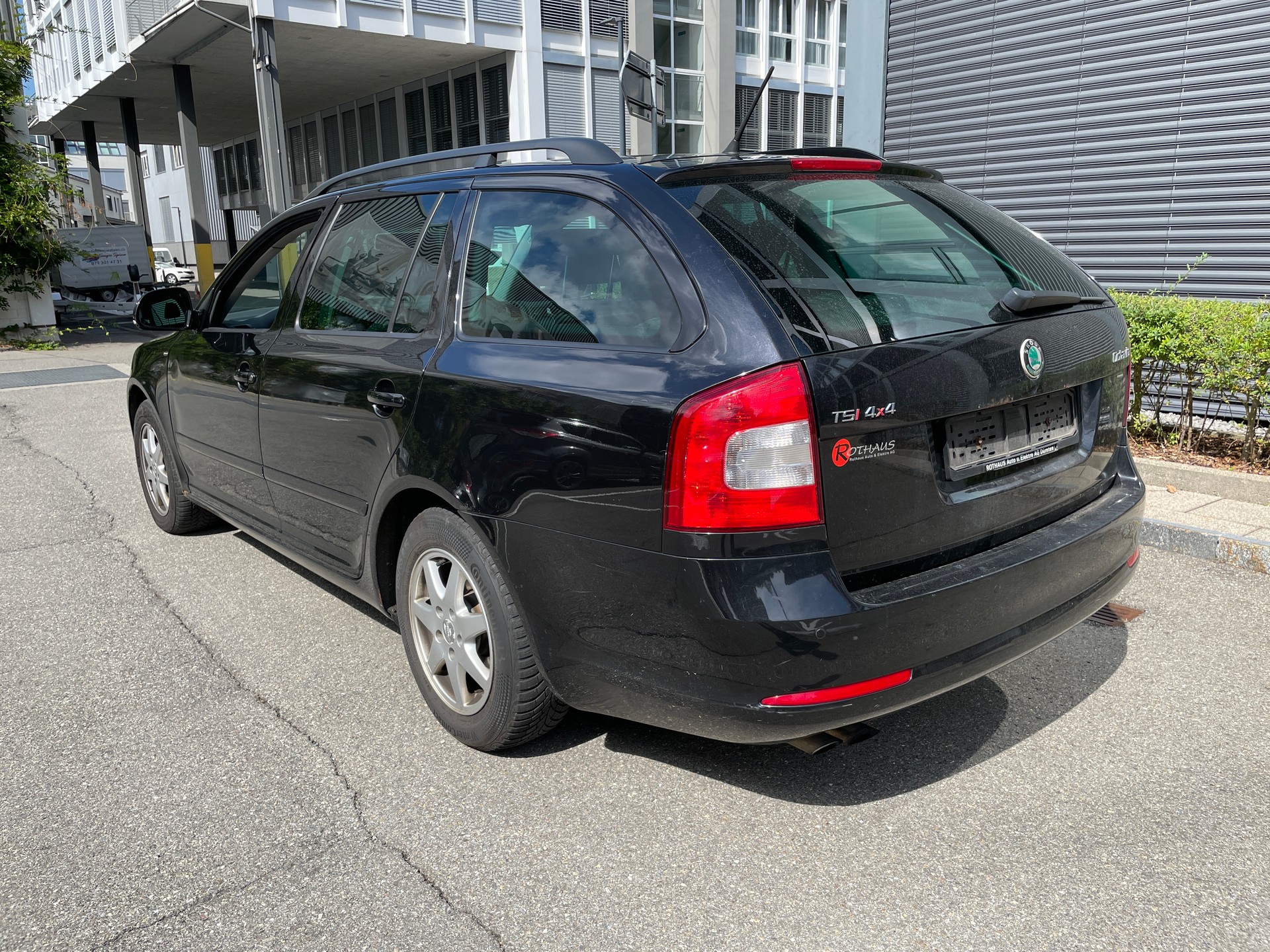 SKODA Octavia Combi 1.8 TSI Adventure 4x4-image-2