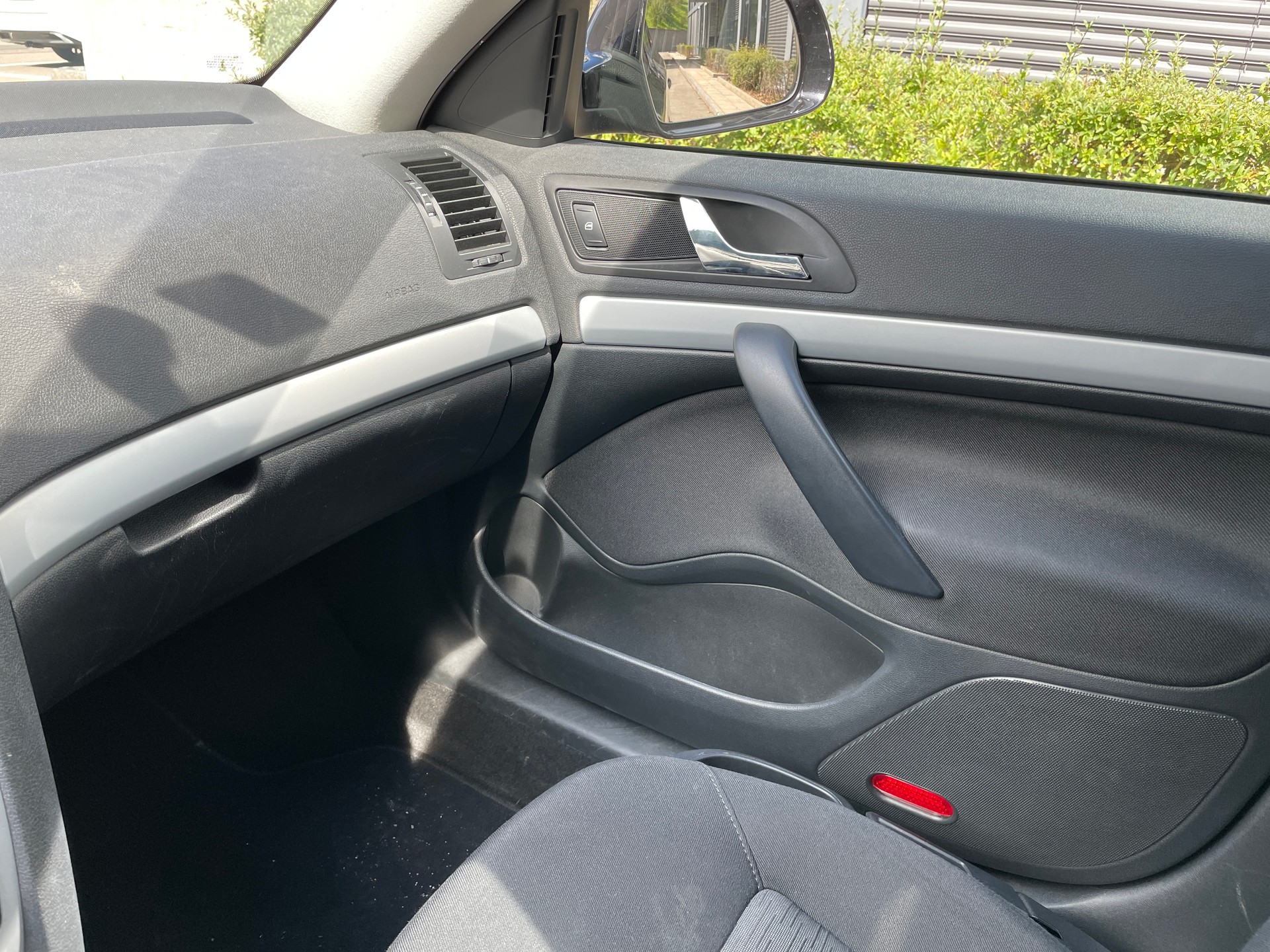 SKODA Octavia Combi 1.8 TSI Adventure 4x4-image-19