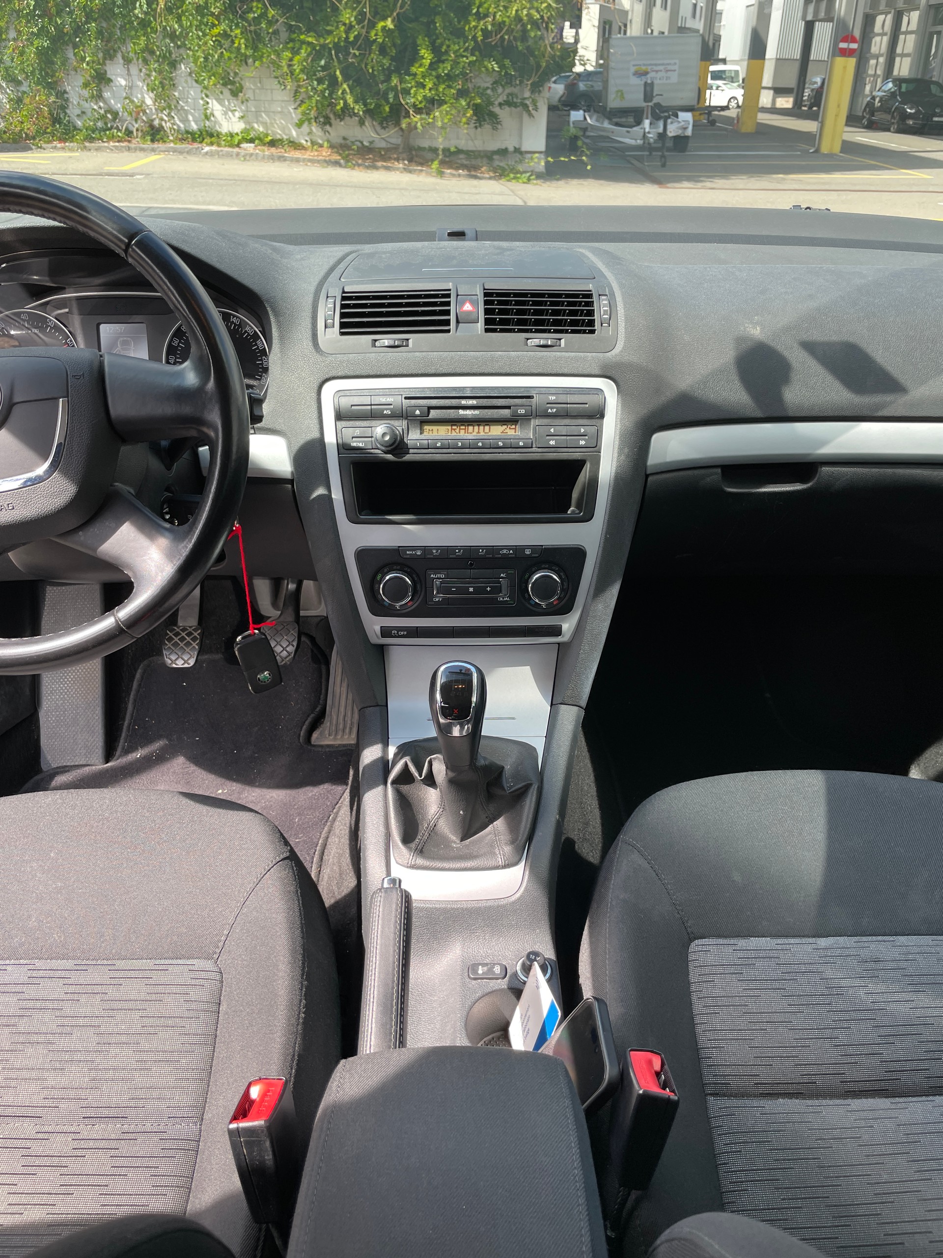 SKODA Octavia Combi 1.8 TSI Adventure 4x4-image-13
