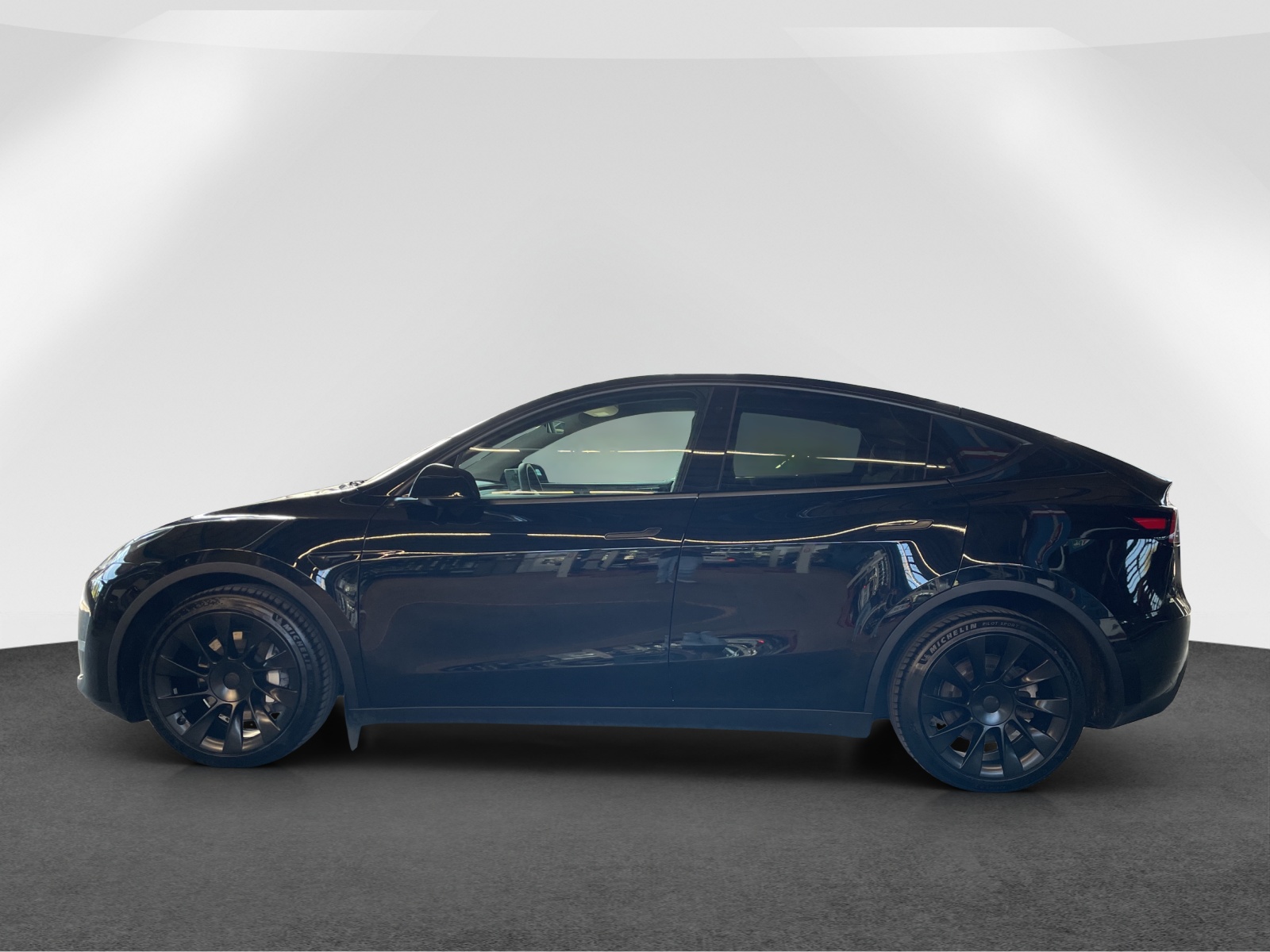 TESLA Model Y Long Range D-image-3