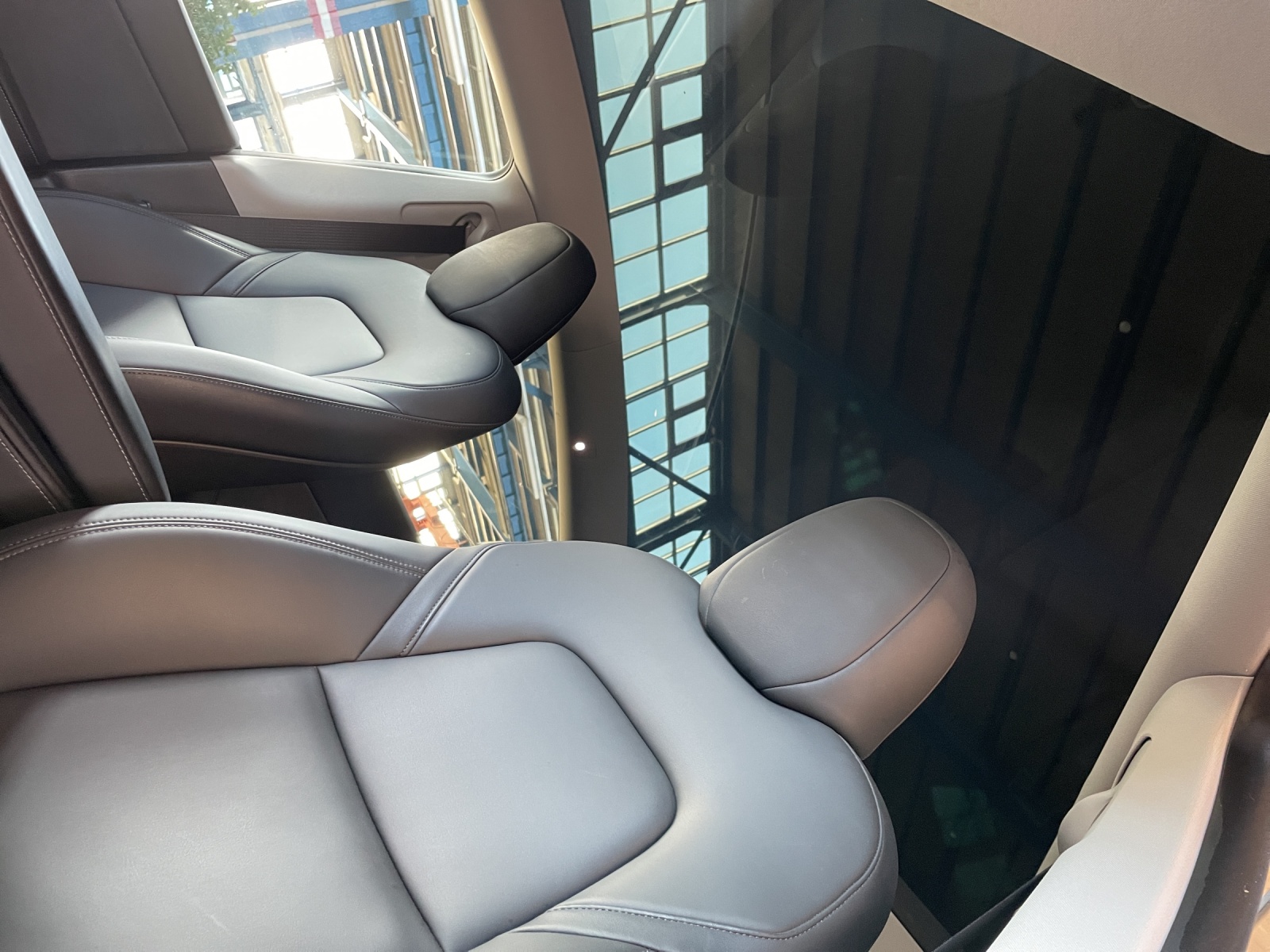 TESLA Model Y Long Range D-image-12