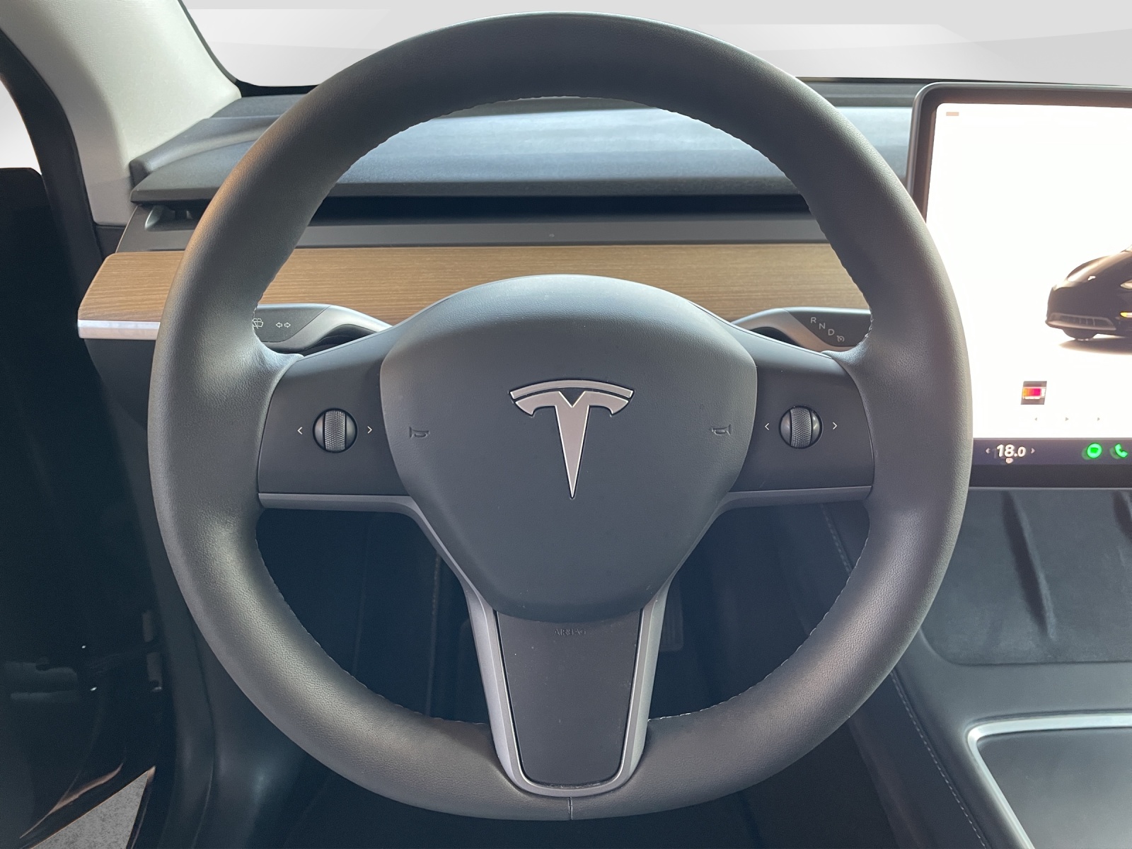 TESLA Model Y Long Range D-image-10