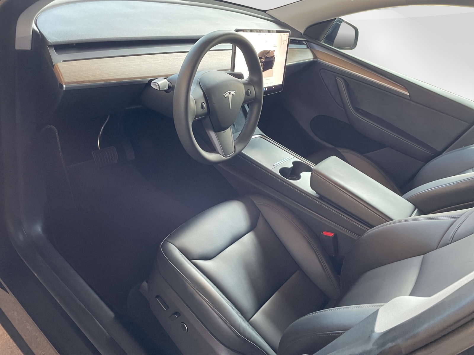TESLA Model Y Long Range D-image-8