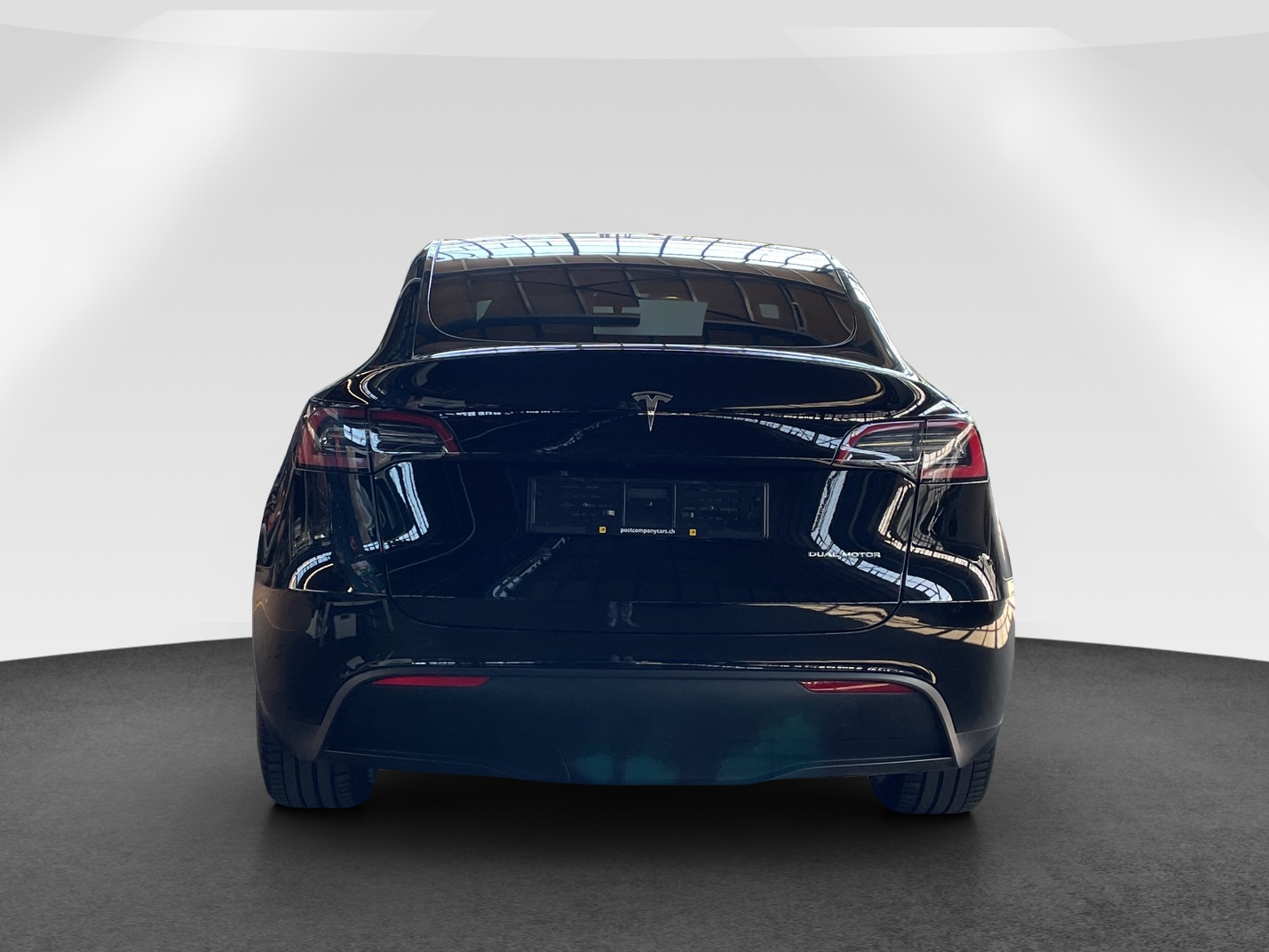 TESLA Model Y Long Range D-image-5