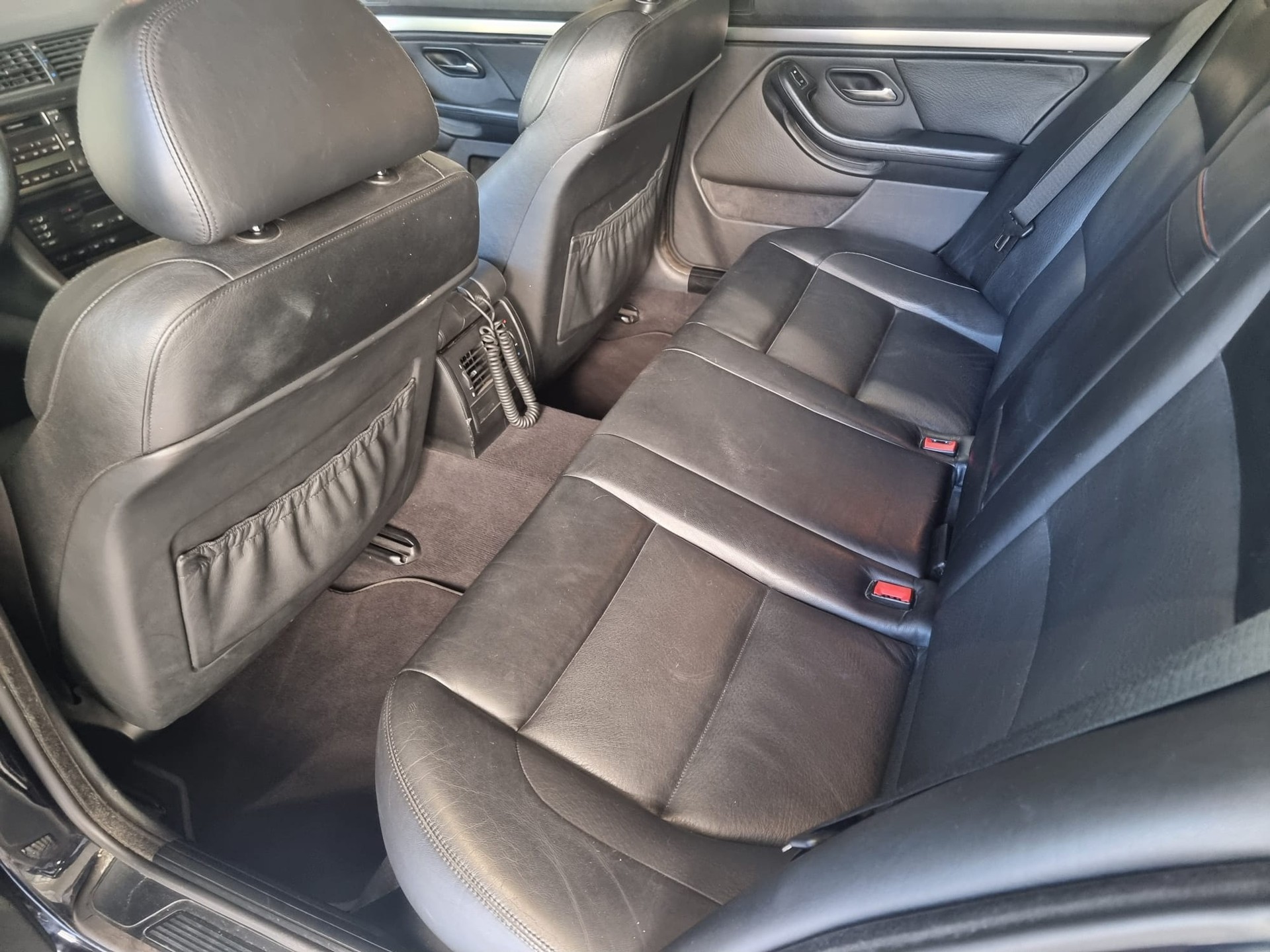 BMW M5 V8-image-5