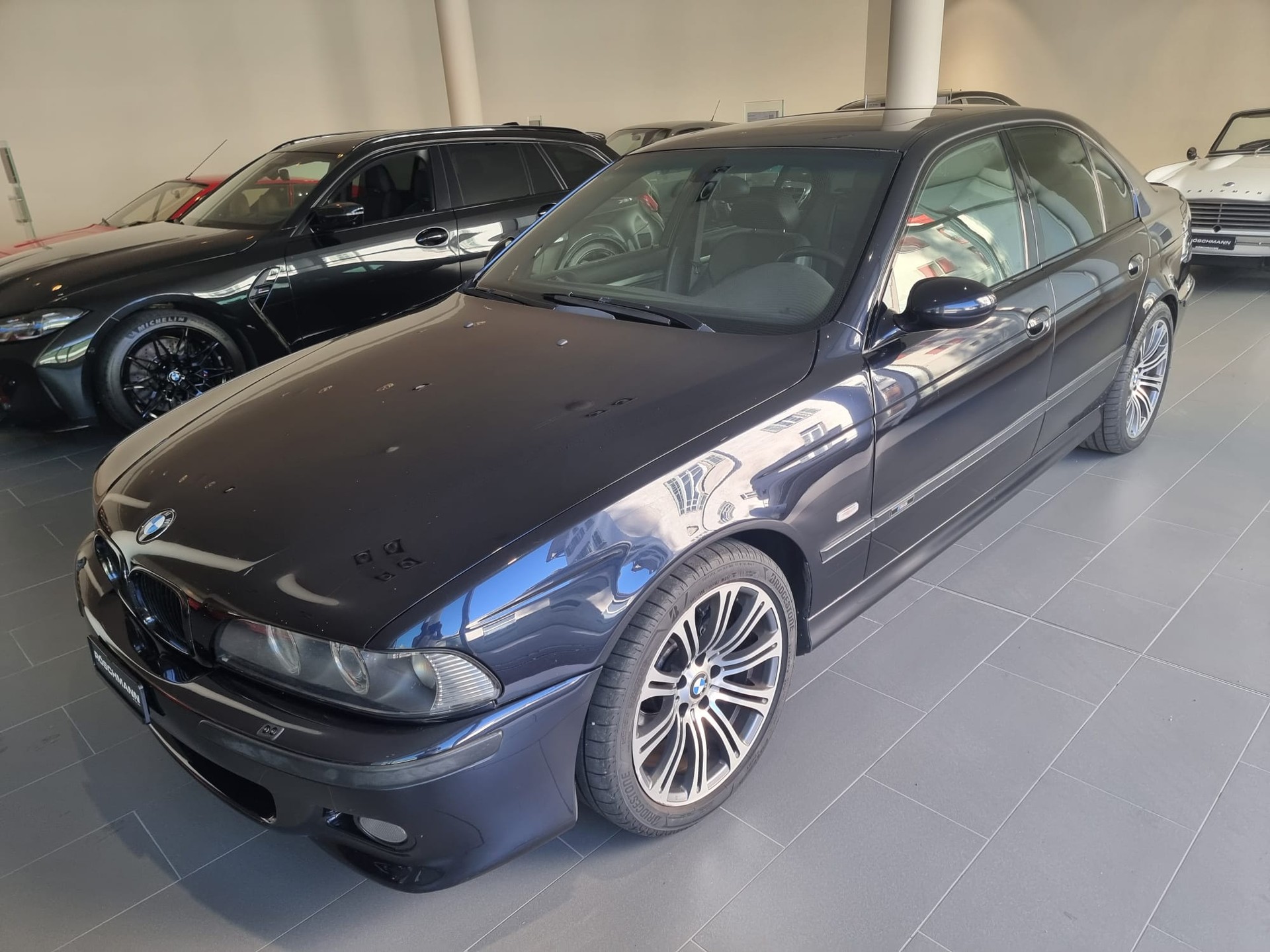 BMW M5 V8-image-4