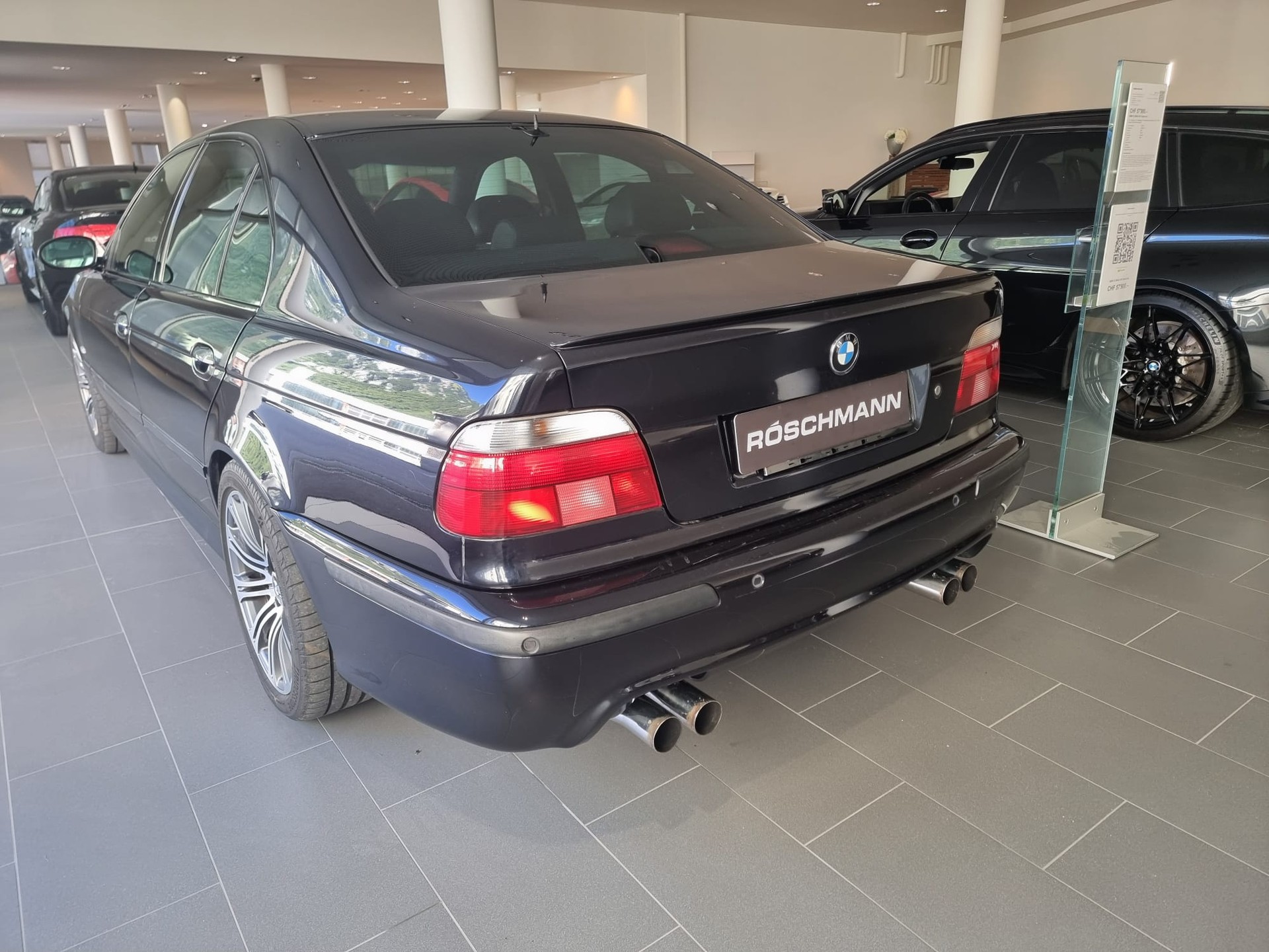 BMW M5 V8-image-2