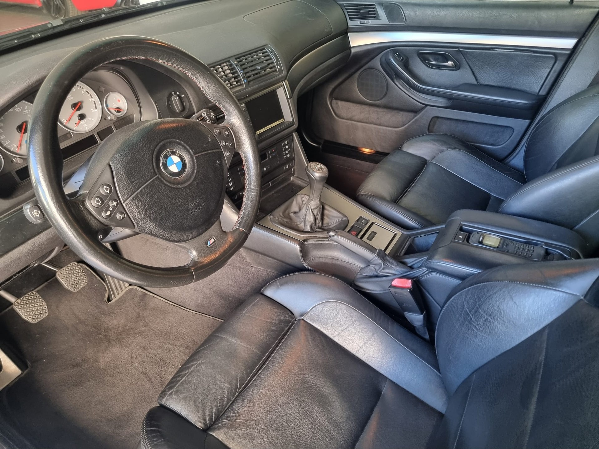 BMW M5 V8-image-6