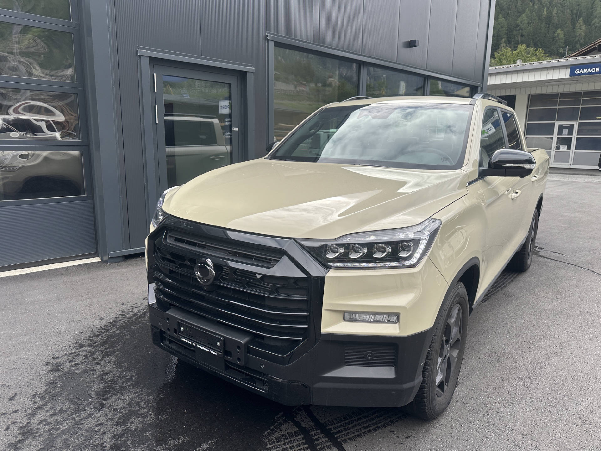 KGM-SsangYong Grand Musso 2.2 e-XDI Blackline-image-0