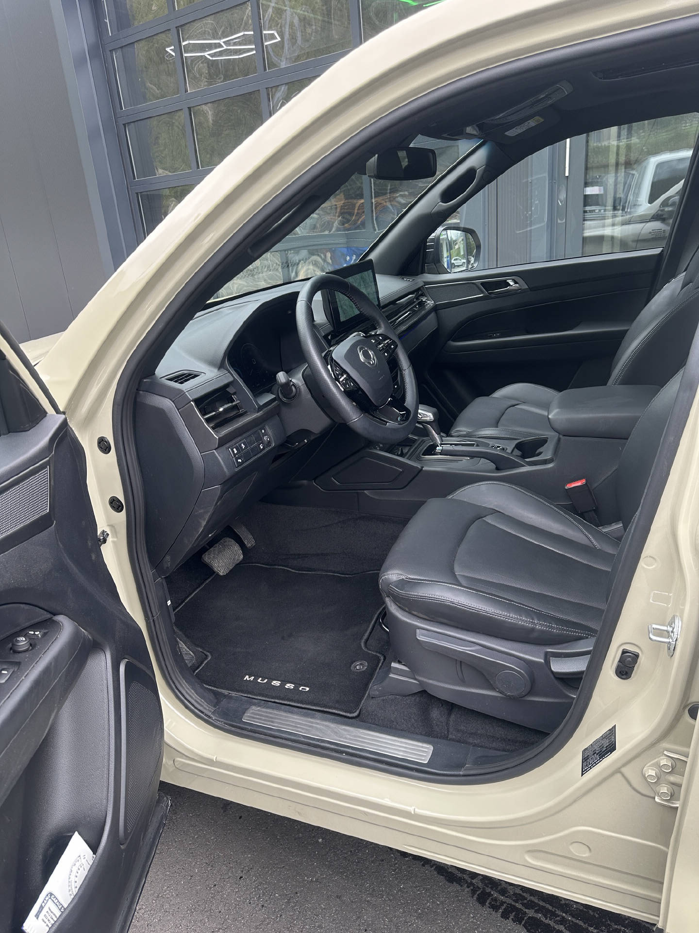 KGM-SsangYong Grand Musso 2.2 e-XDI Blackline-image-12