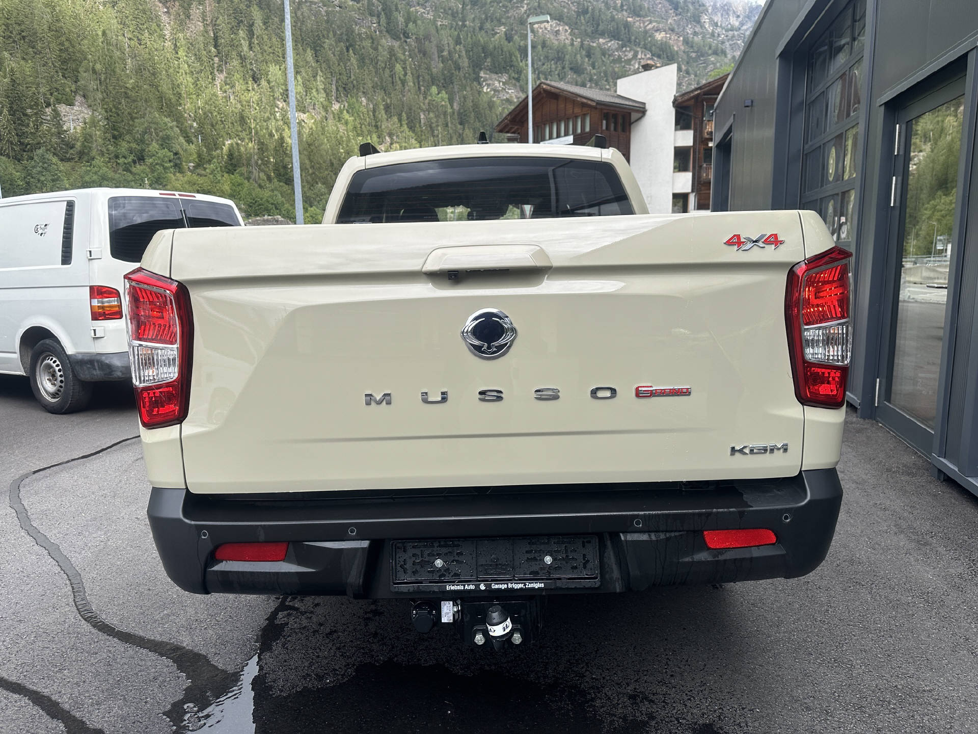 KGM-SsangYong Grand Musso 2.2 e-XDI Blackline-image-4