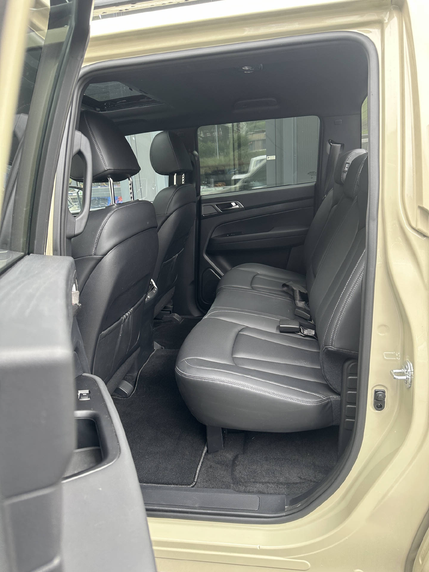KGM-SsangYong Grand Musso 2.2 e-XDI Blackline-image-11