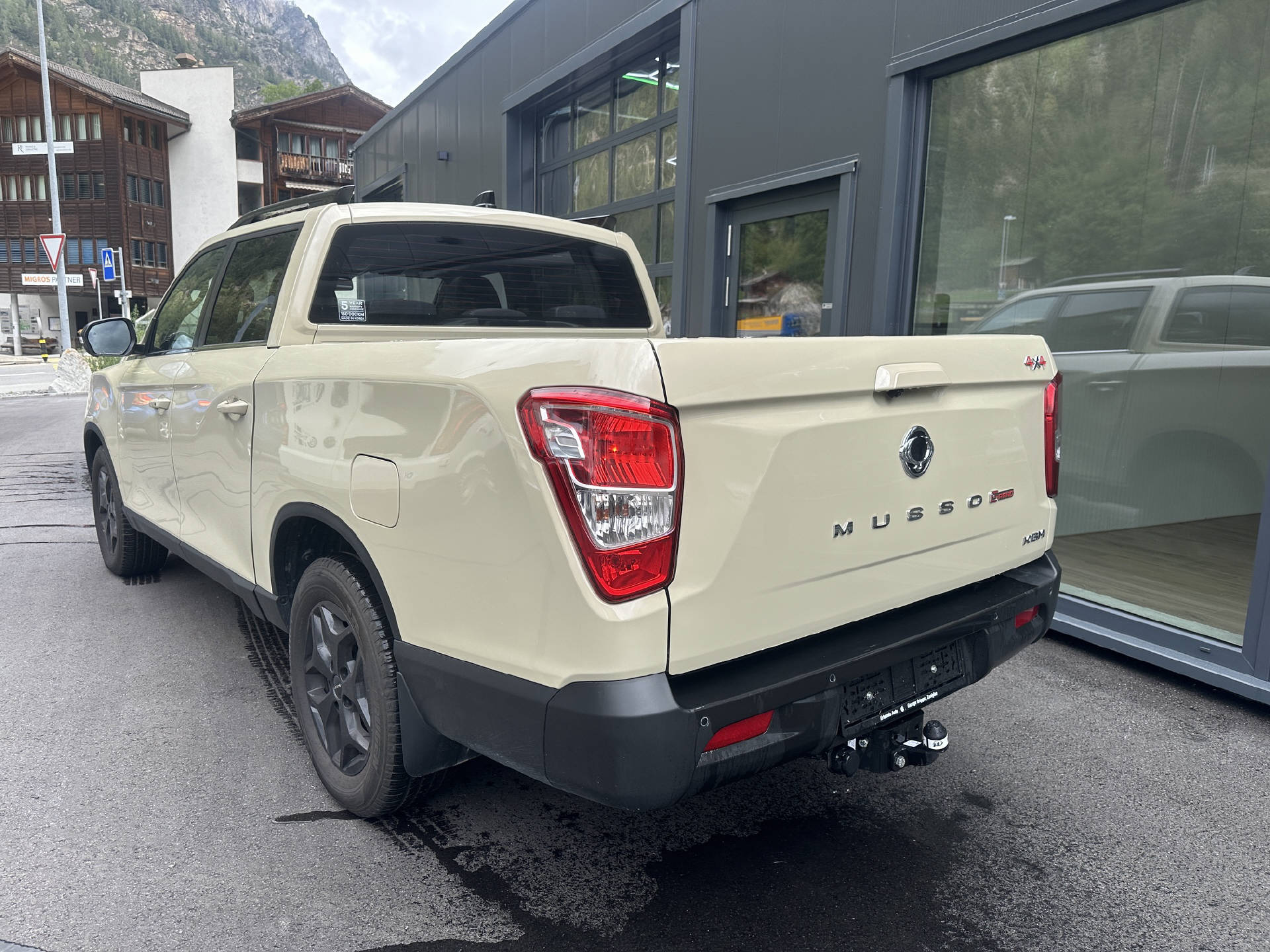 KGM-SsangYong Grand Musso 2.2 e-XDI Blackline-image-5
