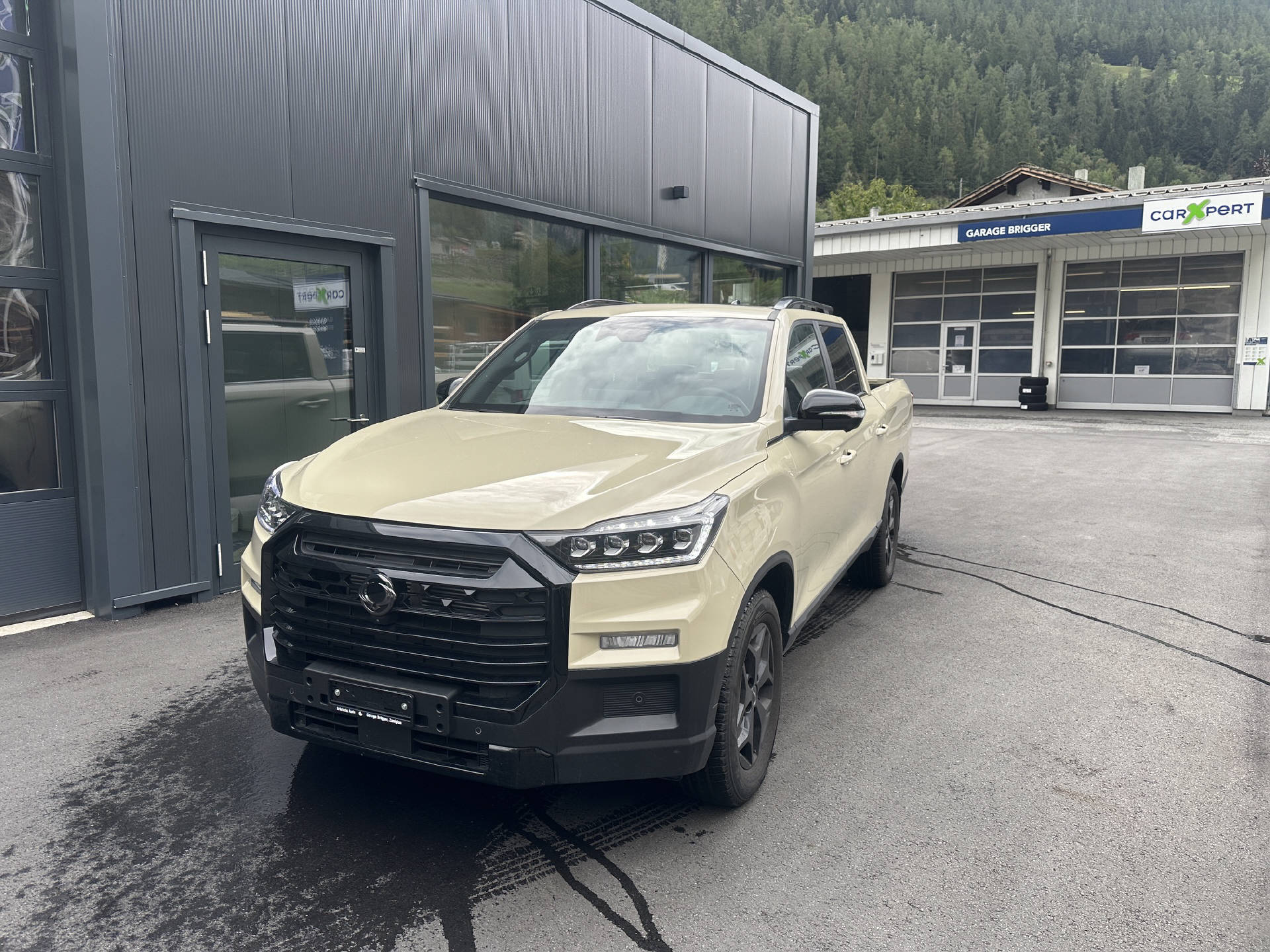 KGM-SsangYong Grand Musso 2.2 e-XDI Blackline-image-2