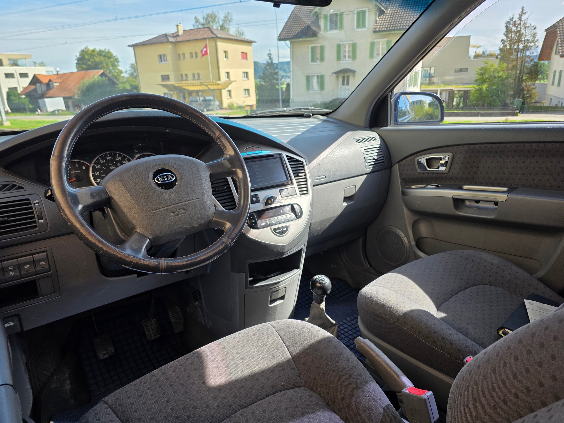 KIA Carens 2.0 CRDi EX-image-6