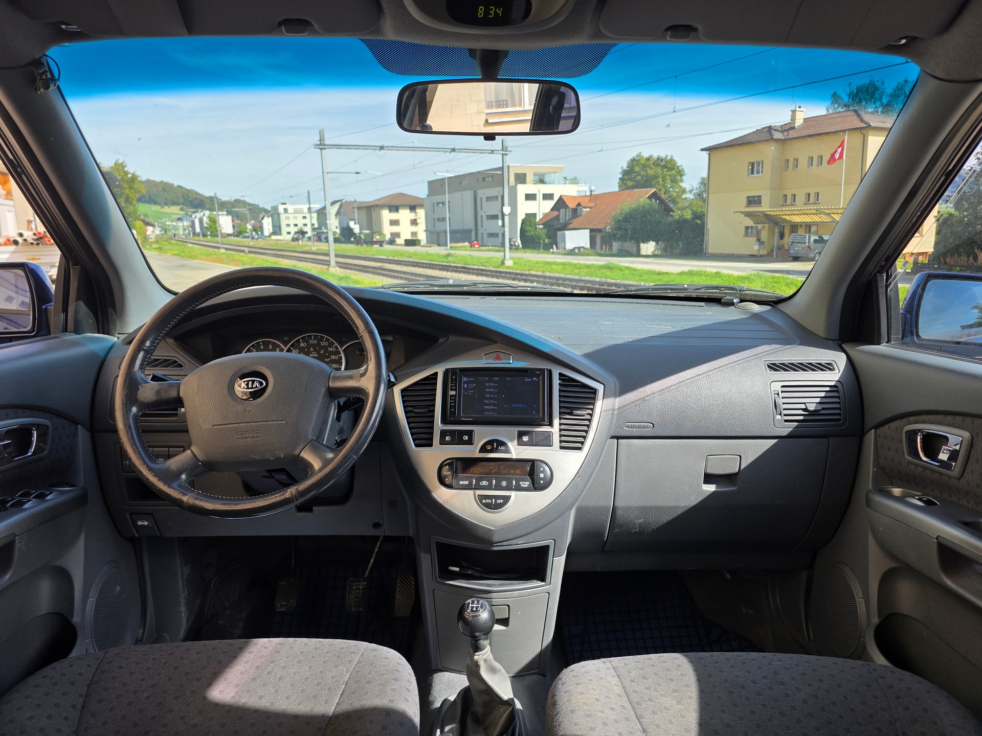 KIA Carens 2.0 CRDi EX-image-5