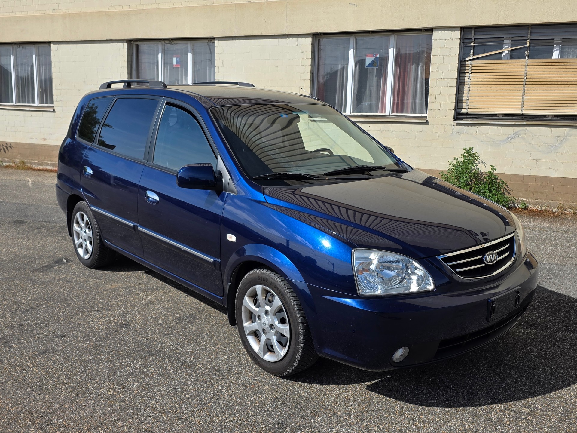 KIA Carens 2.0 CRDi EX-image-0