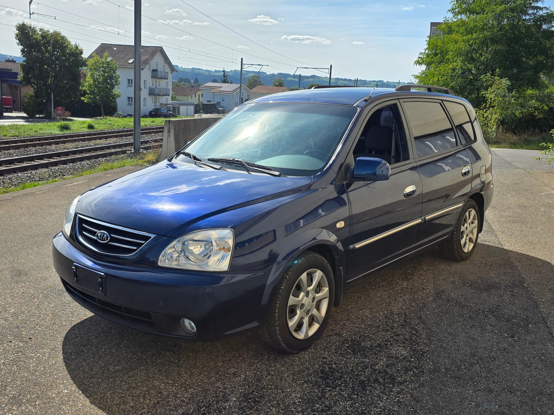 KIA Carens 2.0 CRDi EX-image-1