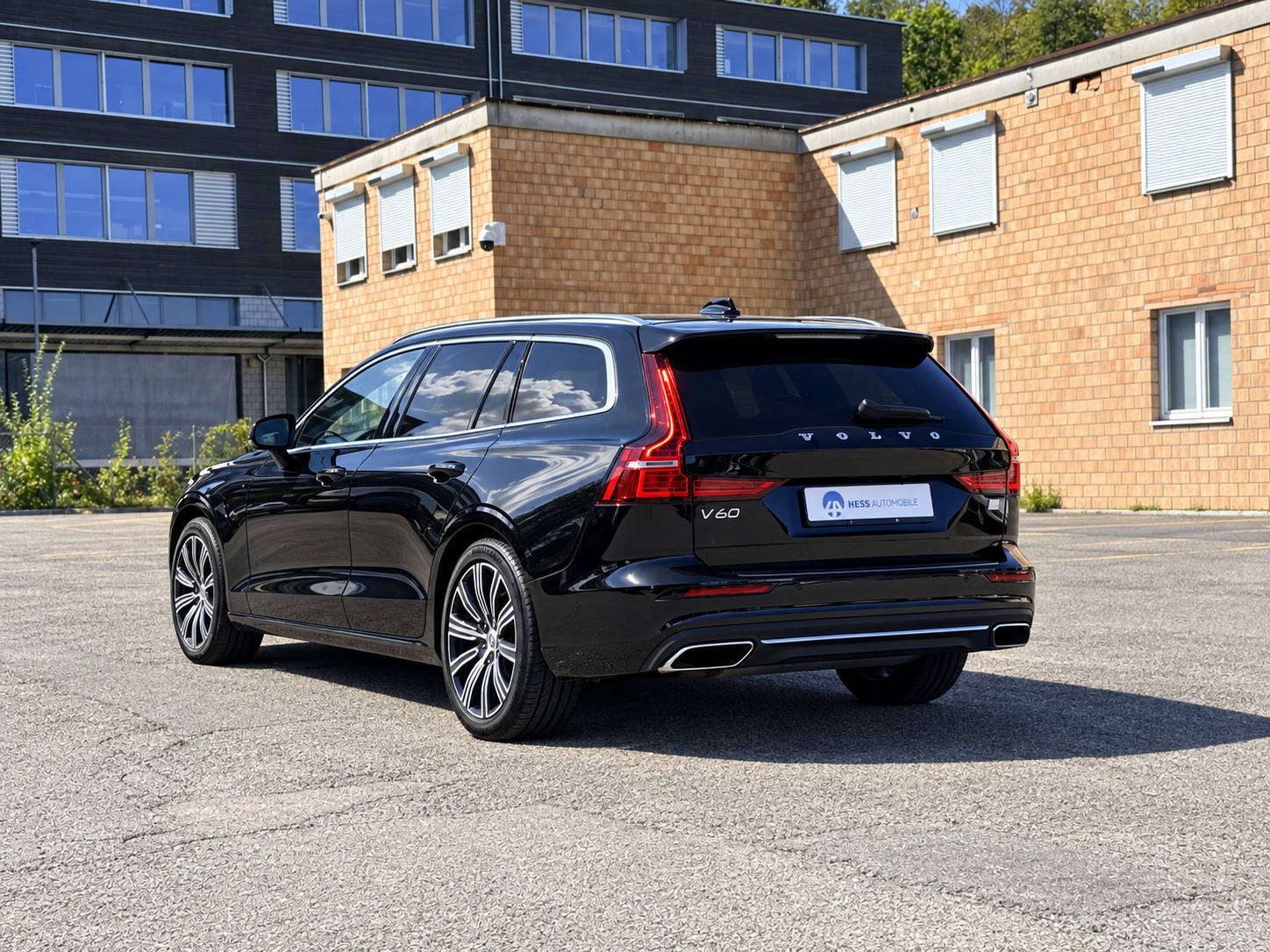 VOLVO V60 T6 eAWD Twin Engine Inscription Expression Geartronic-image-11