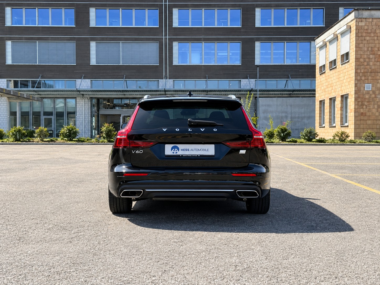 VOLVO V60 T6 eAWD Twin Engine Inscription Expression Geartronic-image-4