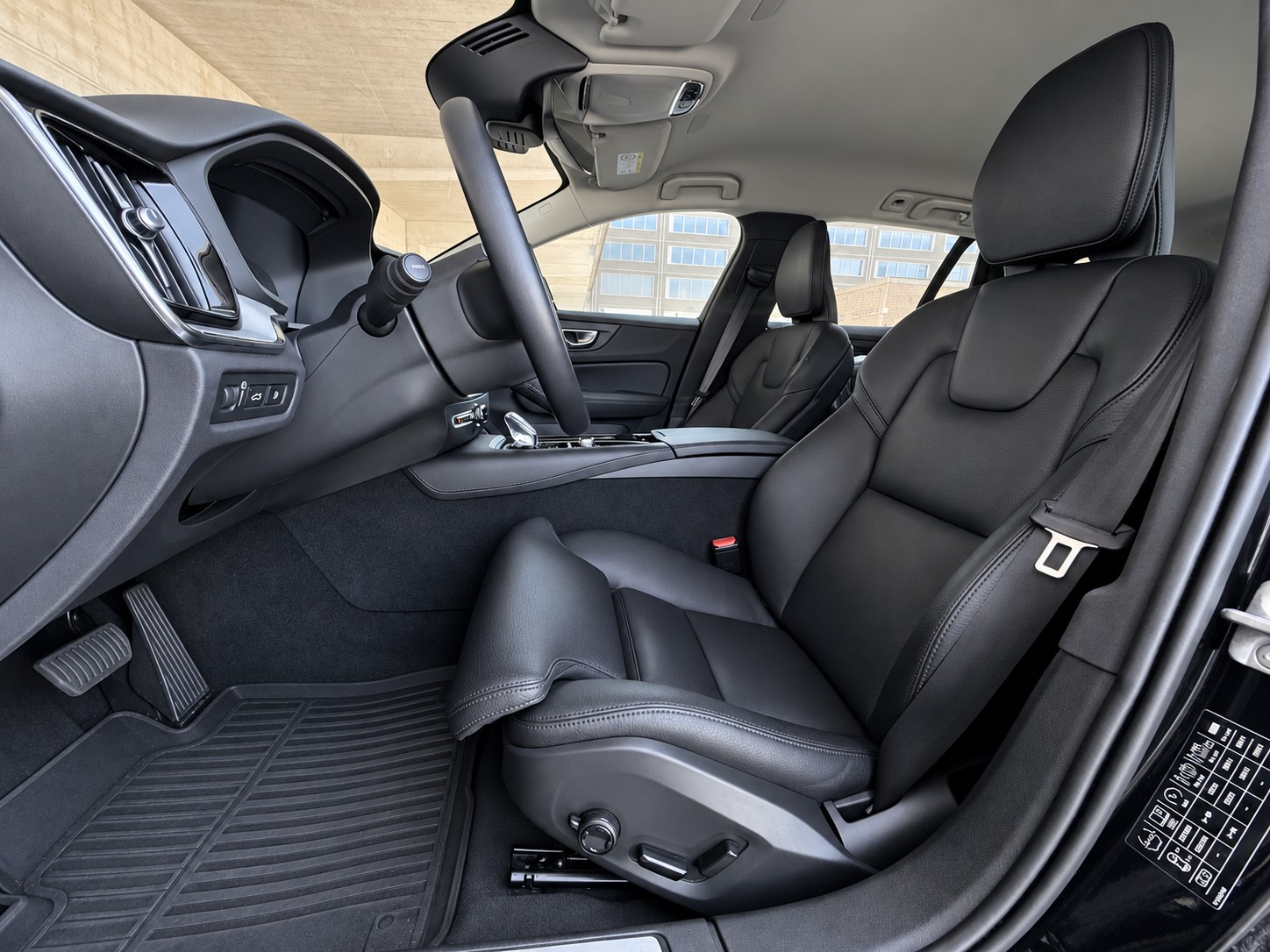 VOLVO V60 T6 eAWD Twin Engine Inscription Expression Geartronic-image-5