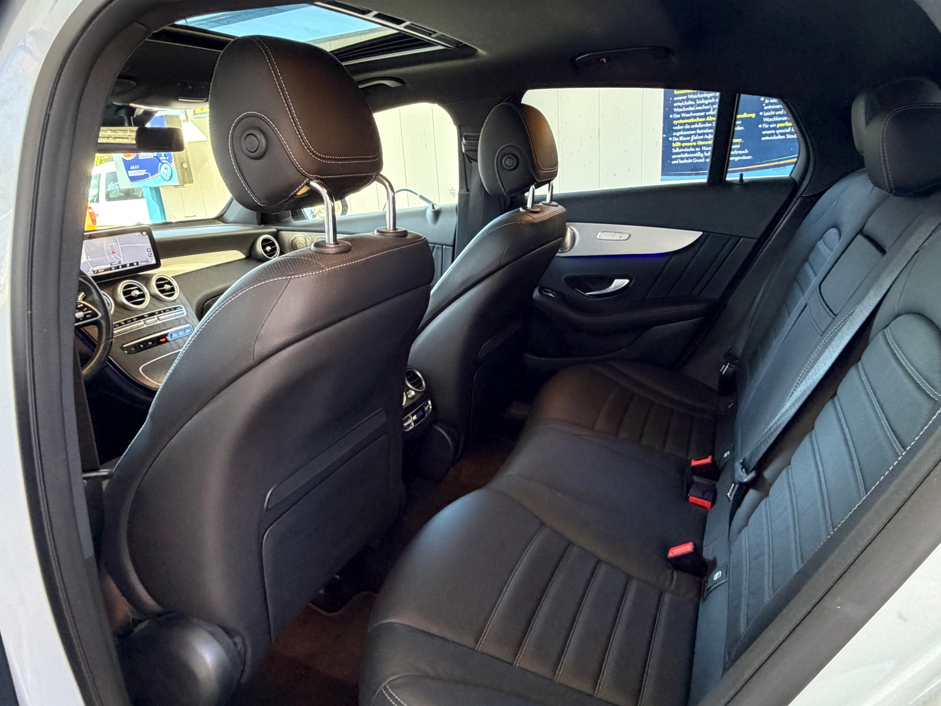 MERCEDES-BENZ GLC Coupé 300 e AMG Line 9G-Tronic-image-15