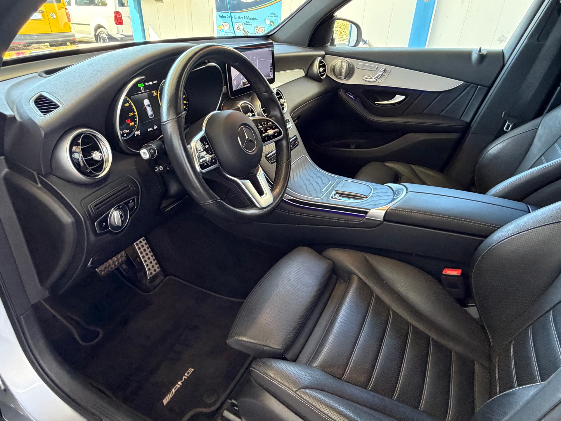 MERCEDES-BENZ GLC Coupé 300 e AMG Line 9G-Tronic-image-12