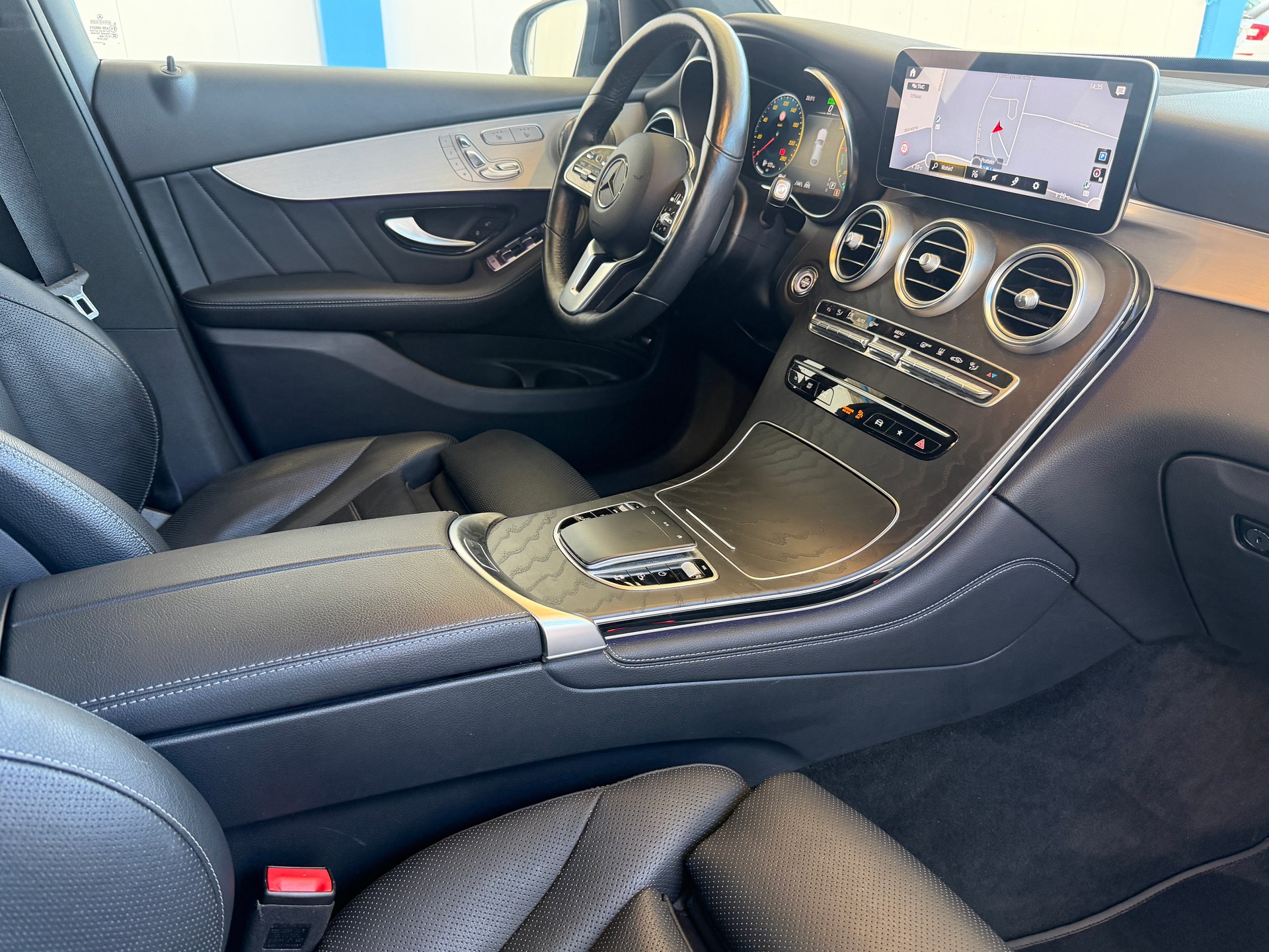 MERCEDES-BENZ GLC Coupé 300 e AMG Line 9G-Tronic-image-24