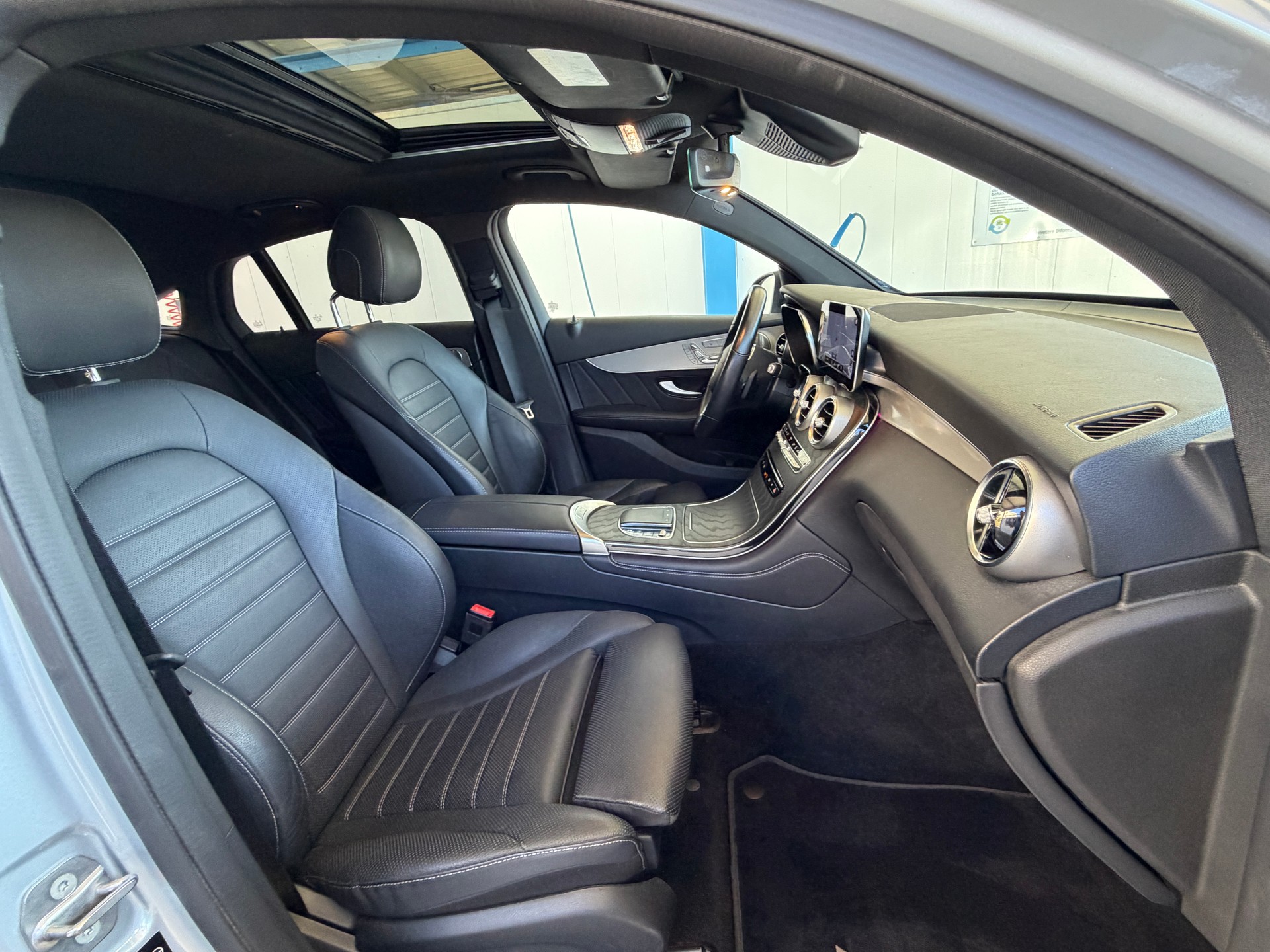 MERCEDES-BENZ GLC Coupé 300 e AMG Line 9G-Tronic-image-23