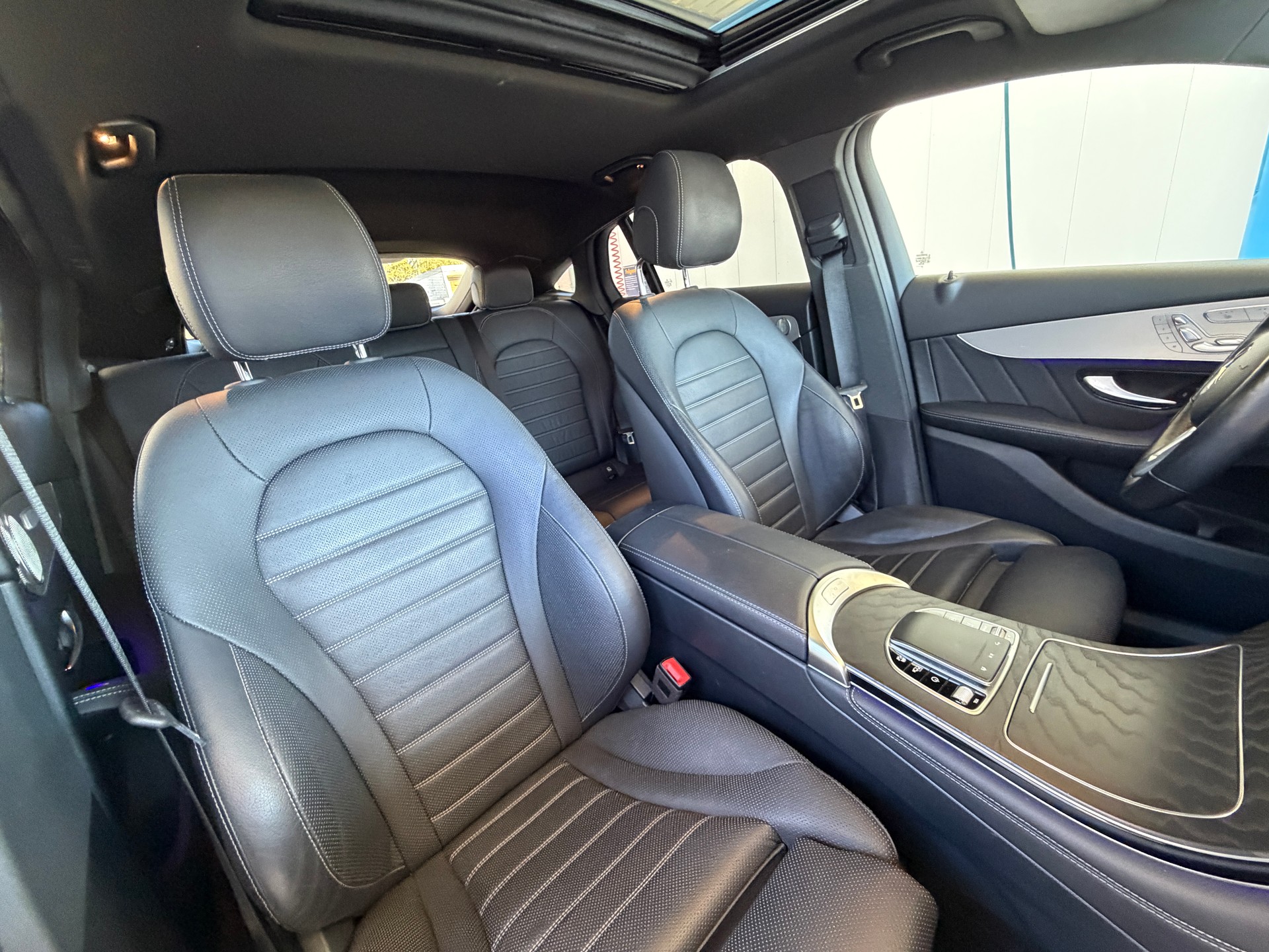 MERCEDES-BENZ GLC Coupé 300 e AMG Line 9G-Tronic-image-22