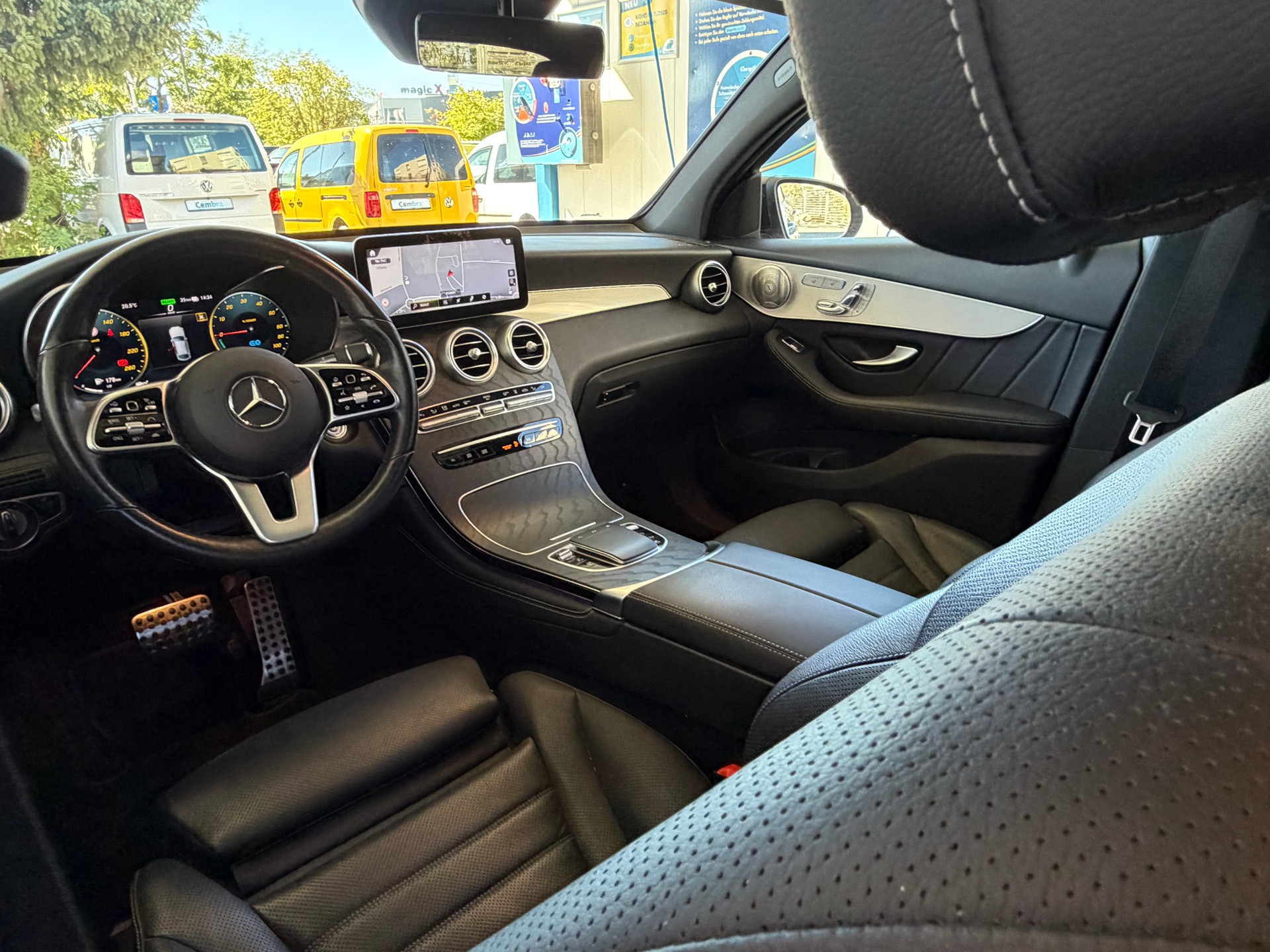 MERCEDES-BENZ GLC Coupé 300 e AMG Line 9G-Tronic-image-14