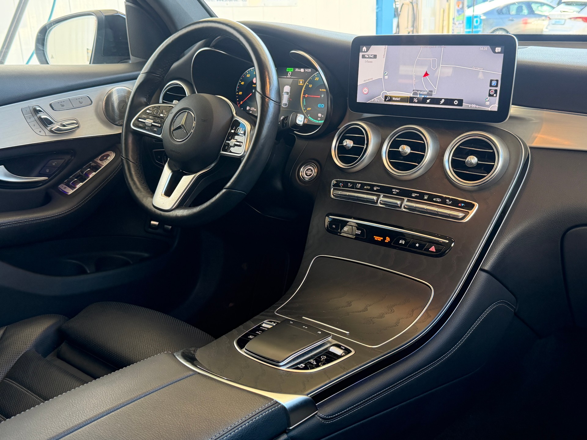 MERCEDES-BENZ GLC Coupé 300 e AMG Line 9G-Tronic-image-19