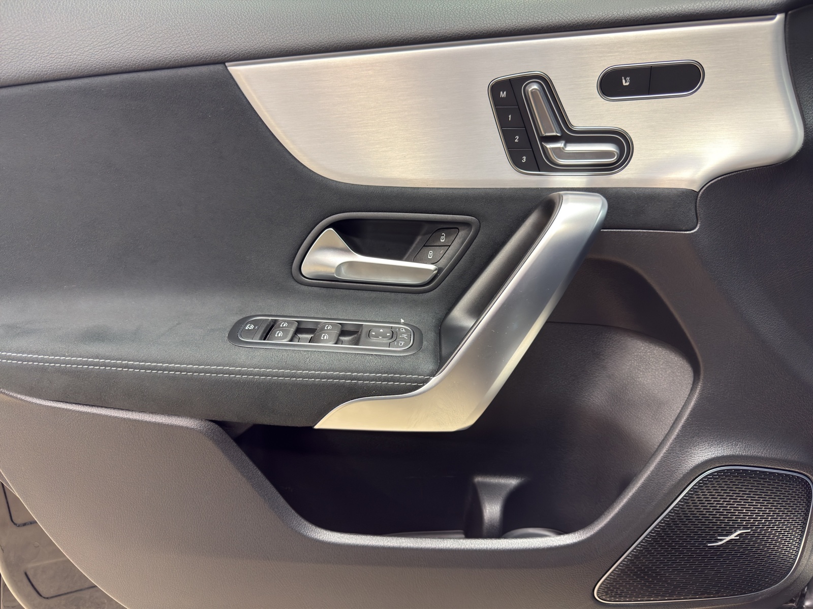 MERCEDES-BENZ A 220 4Matic 8G-DCT-image-12