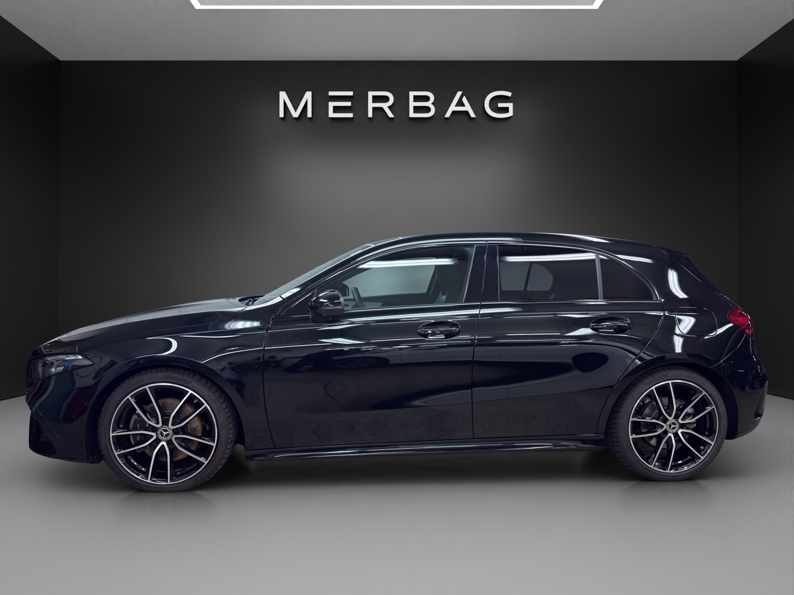 MERCEDES-BENZ A 220 4Matic 8G-DCT-image-1