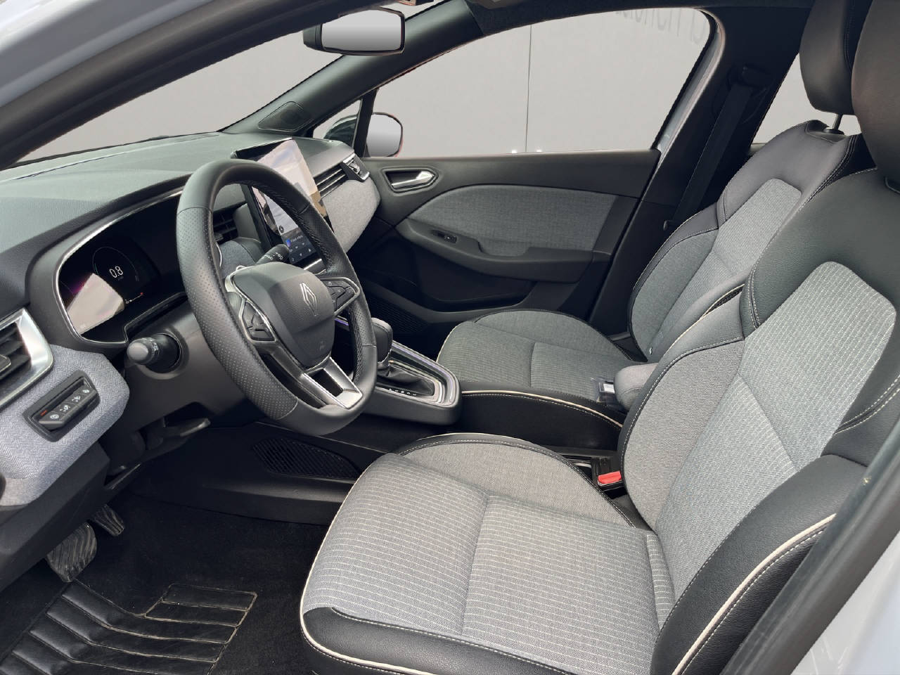 RENAULT Clio 1.0 TCe techno CVT-image-5
